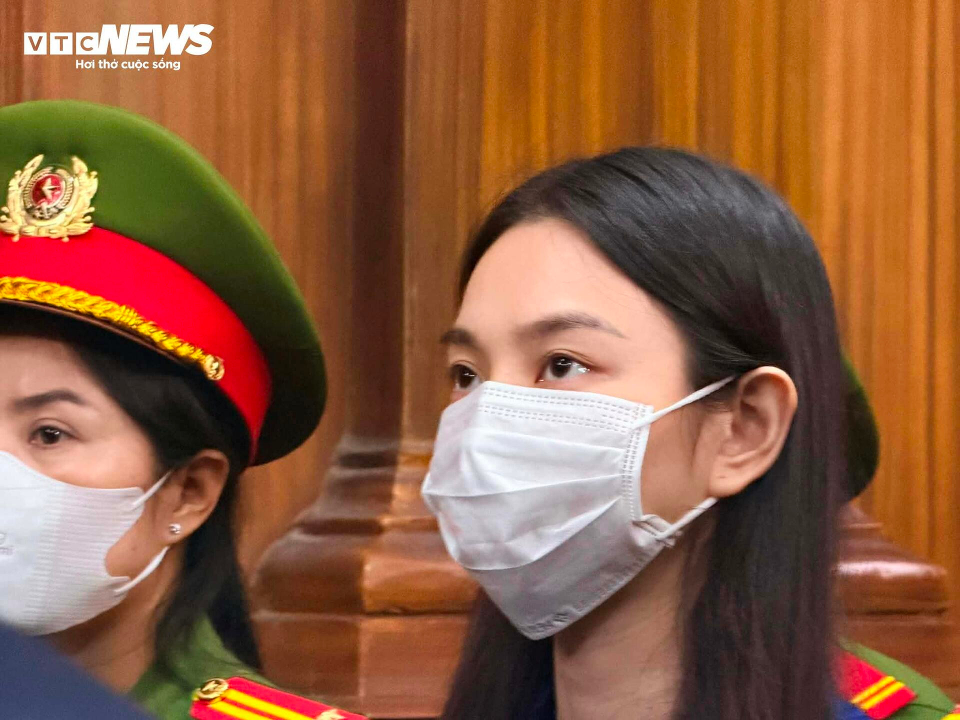 Hình ảnh Hoa hậu Thuỳ Tiên, Quang Linh Vlogs, Hằng Du Mục và đồng phạm tại tòa - 7