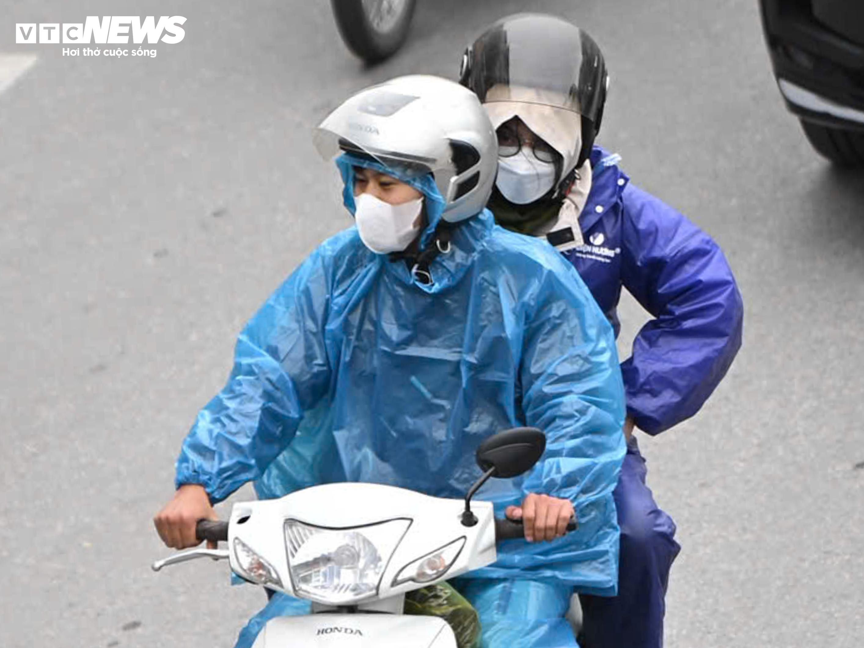 Quán xá Hà Nội quây bạt kín mít, người lao động chật vật chống rét đầu mùa - 10