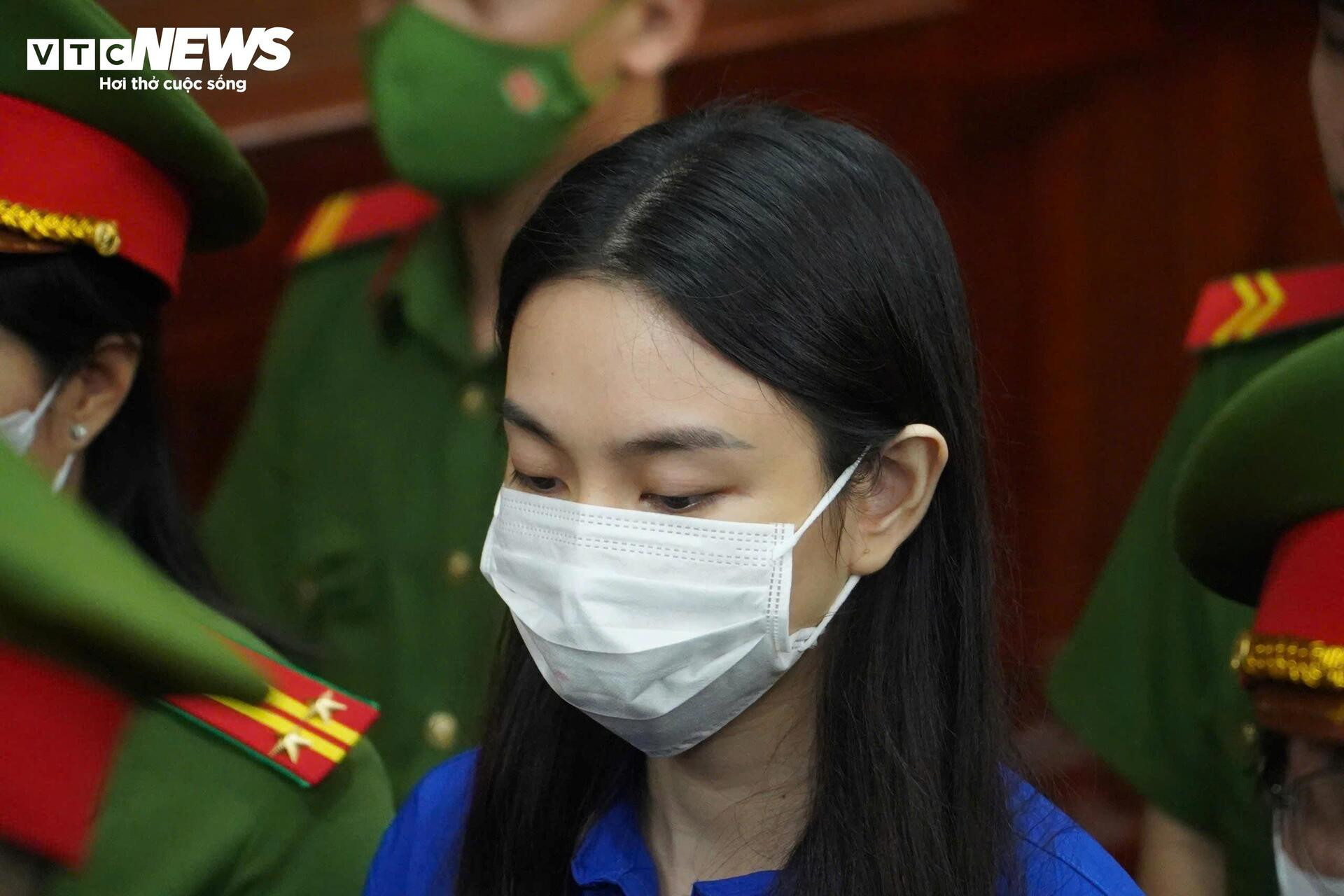 Hình ảnh Hoa hậu Thuỳ Tiên, Quang Linh Vlogs, Hằng Du Mục và đồng phạm tại tòa - 12