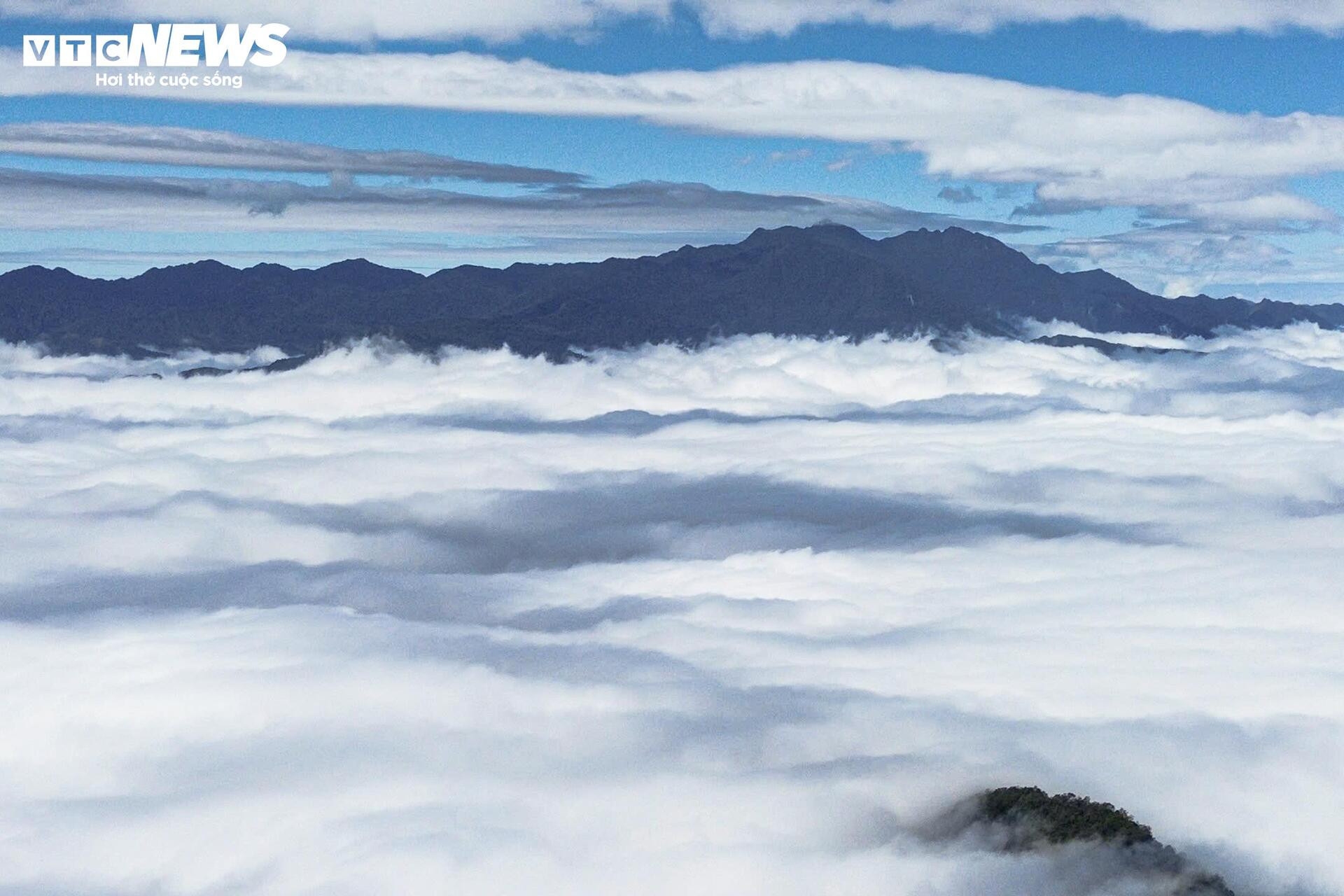 Y Tý vào mùa mây đẹp nhất, thôn Ngải Thầu Thượng hóa biển trắng cuộn trào - 7