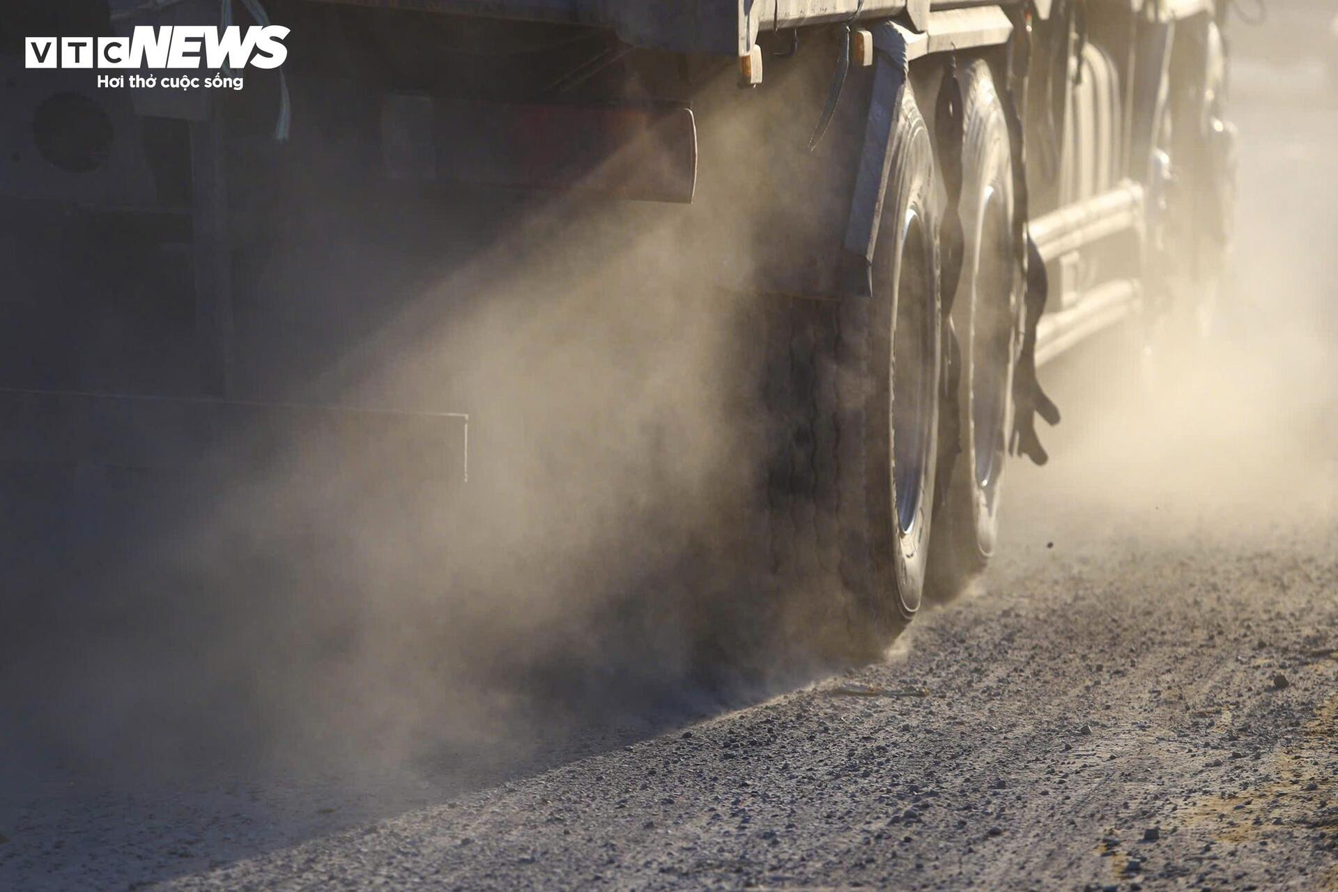 Khốn khổ cảnh mưa lầy lội, nắng bụi mù quanh công trường Vành đai 4 qua Hà Nội - 6