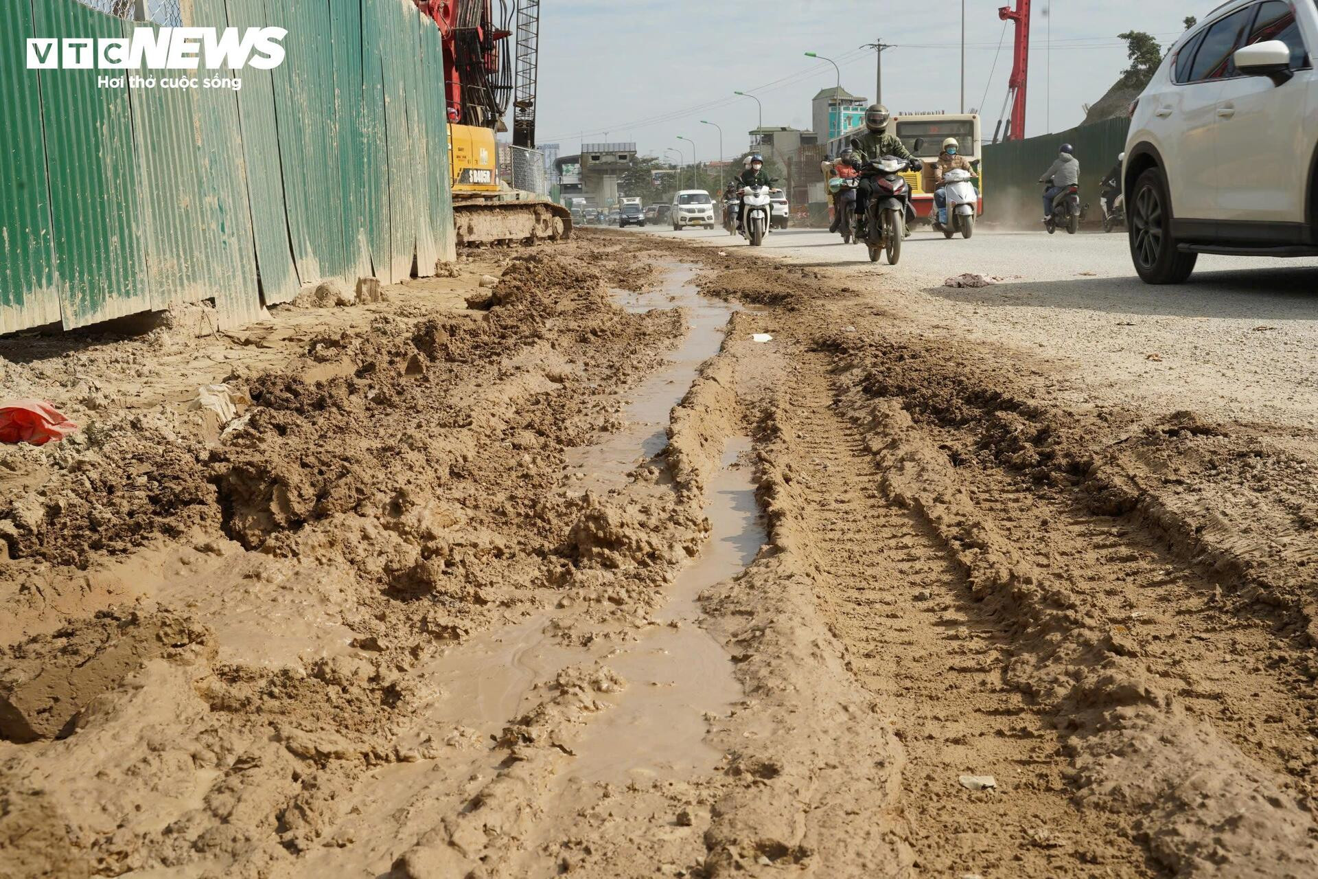 Khốn khổ cảnh mưa lầy lội, nắng bụi mù quanh công trường Vành đai 4 qua Hà Nội - 7