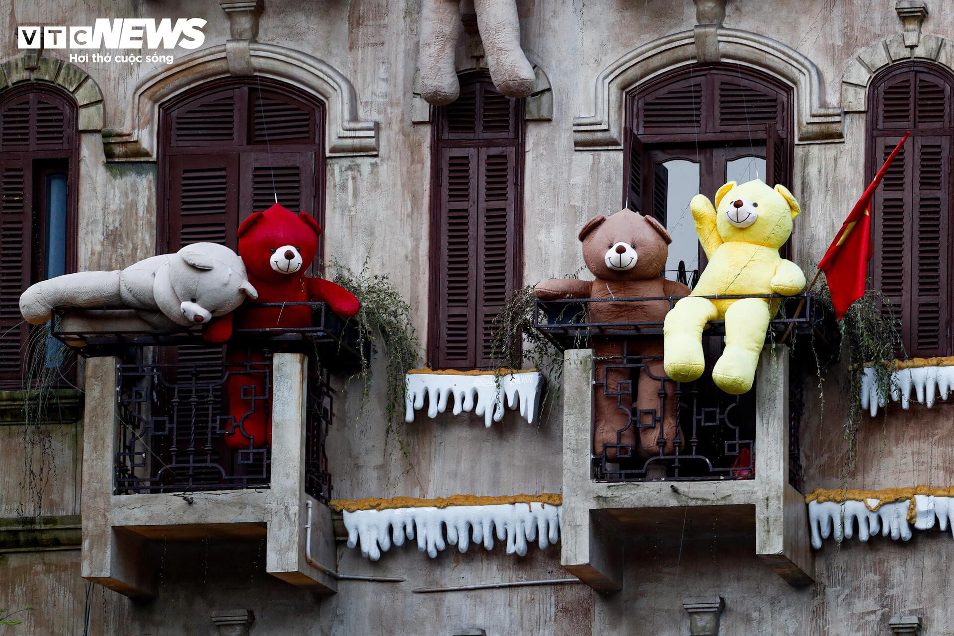 Quán cà phê Hà Nội hóa trời Âu, phun tuyết nhân tạo, hút khách mùa Giáng sinh - 20