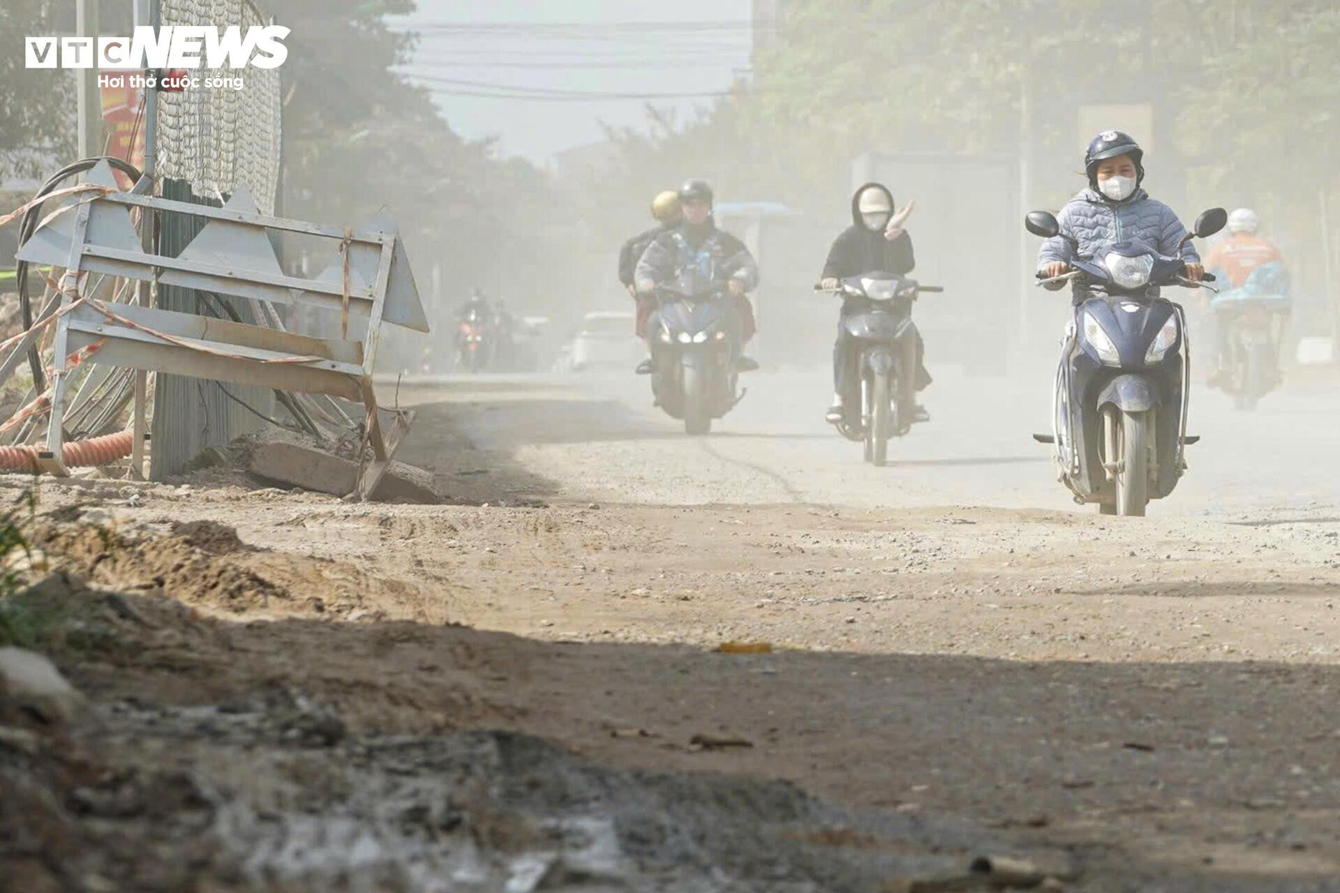 Khốn khổ cảnh mưa lầy lội, nắng bụi mù quanh công trường Vành đai 4 qua Hà Nội - 5