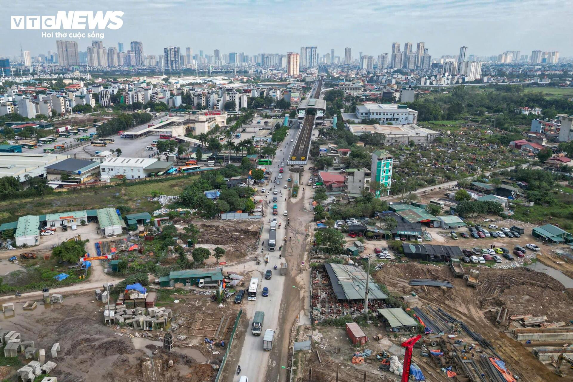 Khốn khổ cảnh mưa lầy lội, nắng bụi mù quanh công trường Vành đai 4 qua Hà Nội - 1