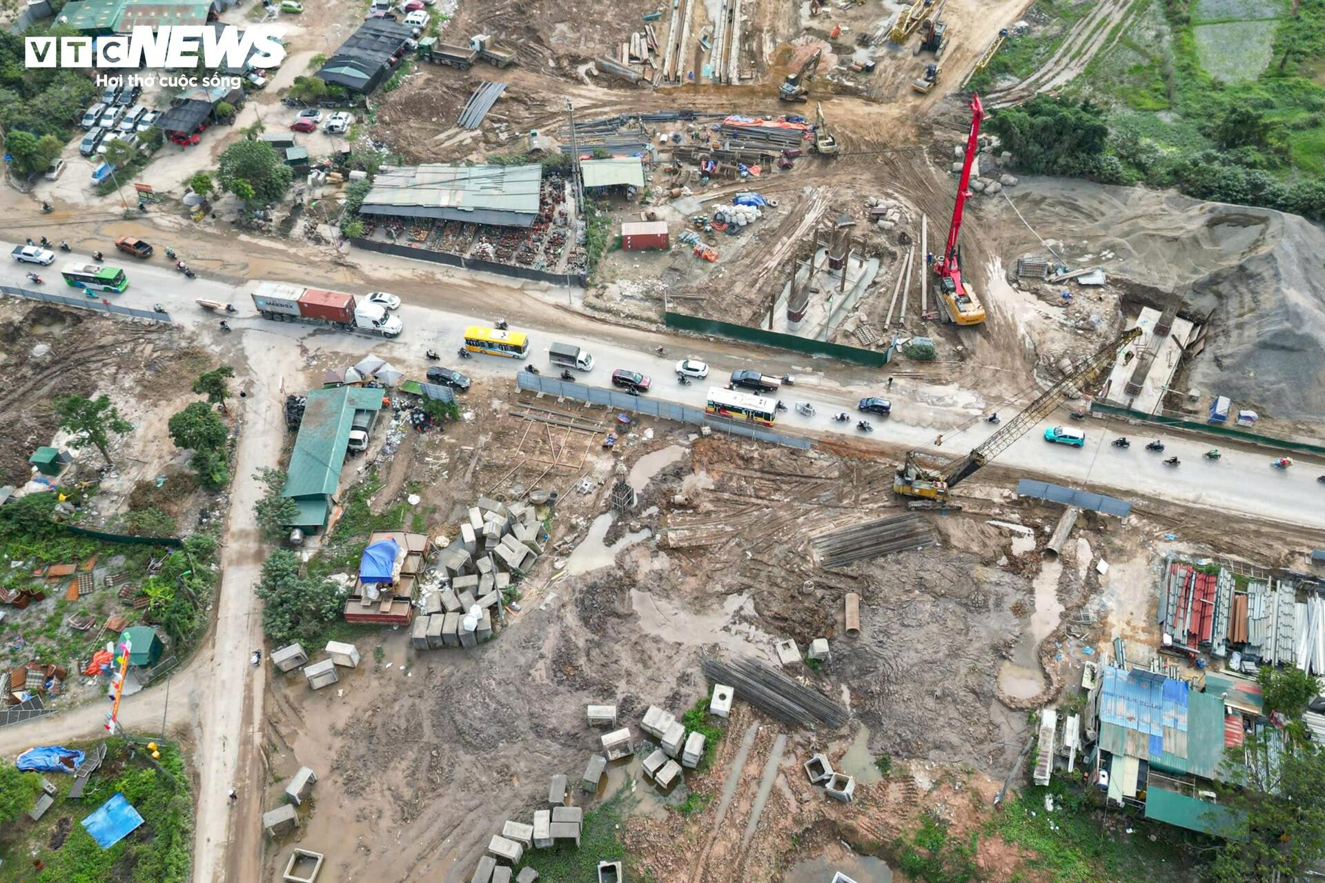 Khốn khổ cảnh mưa lầy lội, nắng bụi mù quanh công trường Vành đai 4 qua Hà Nội - 2