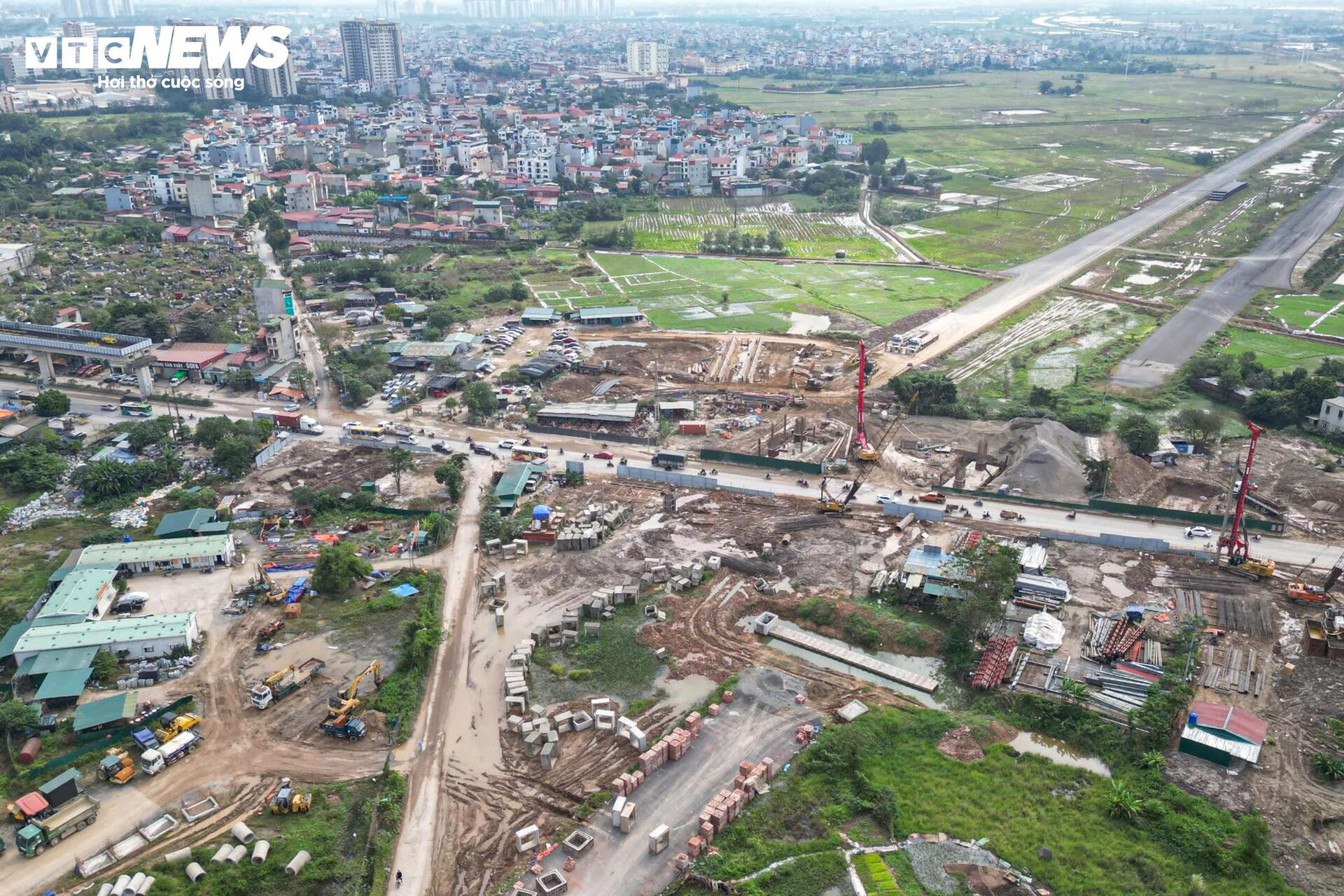 Khốn khổ cảnh mưa lầy lội, nắng bụi mù quanh công trường Vành đai 4 qua Hà Nội - 15