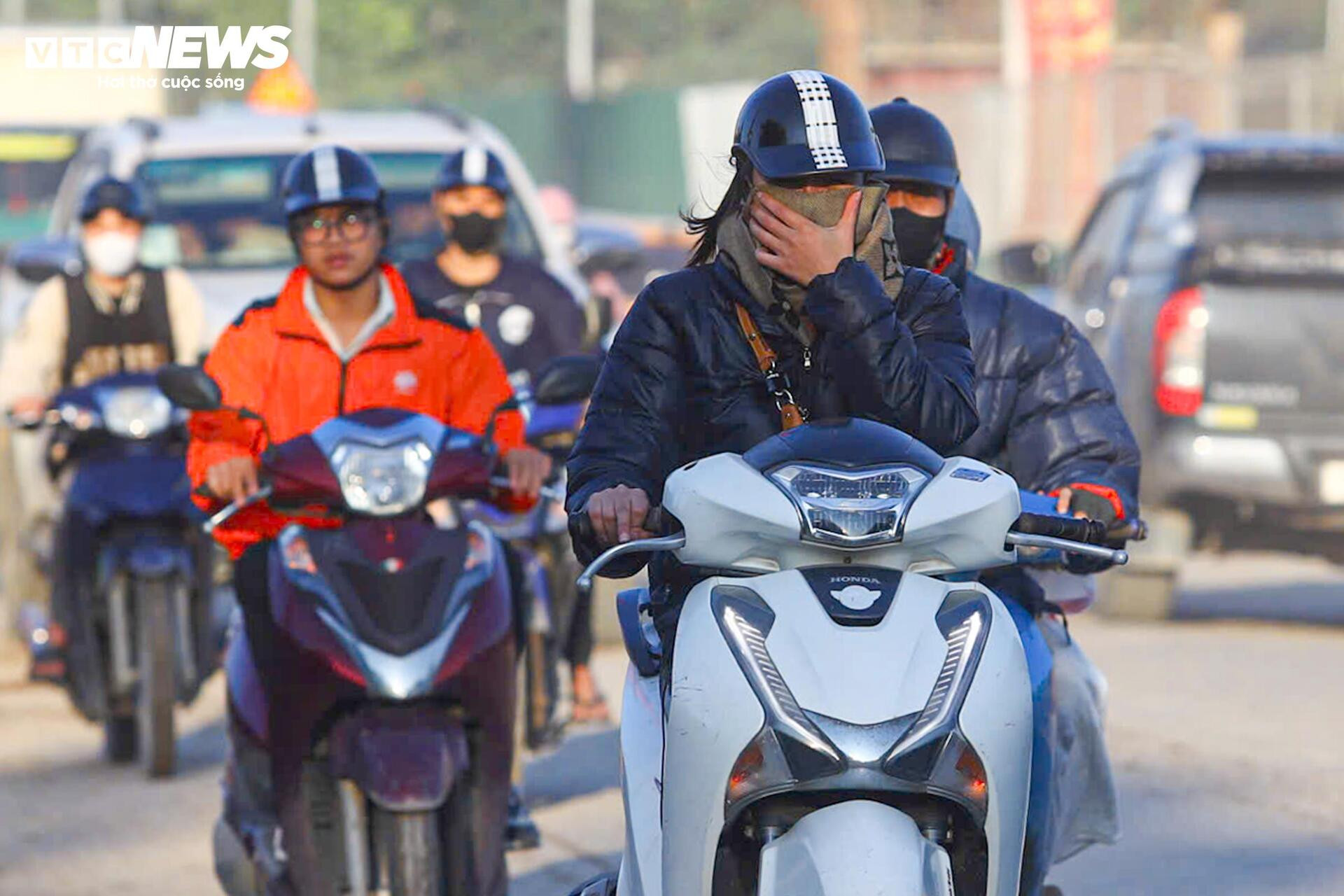 Khốn khổ cảnh mưa lầy lội, nắng bụi mù quanh công trường Vành đai 4 qua Hà Nội - 9