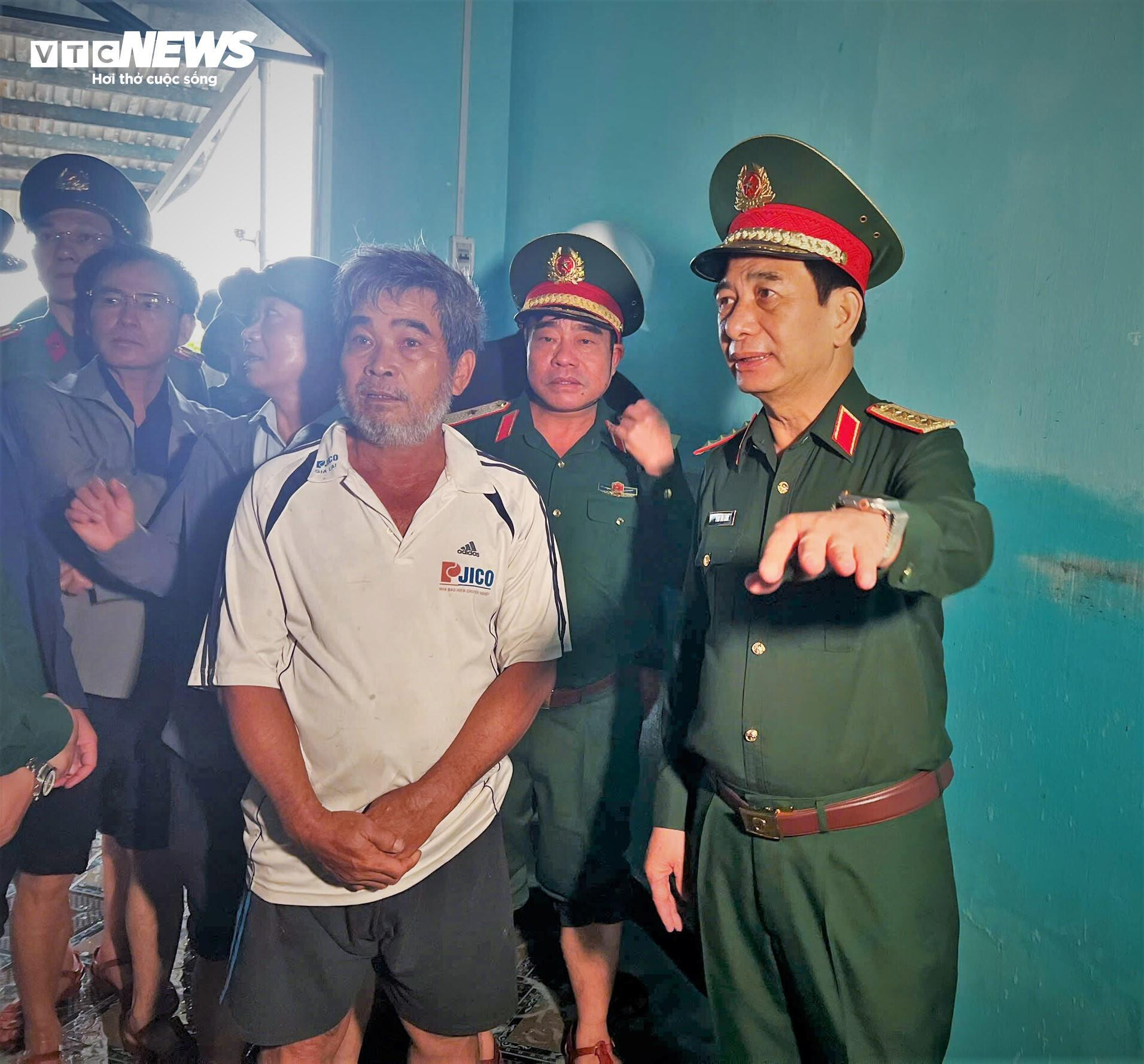 Đại tướng Phan Văn Giang: Tin tưởng Gia Lai sẽ cùng nhau đứng dậy sau mưa lũ - 2