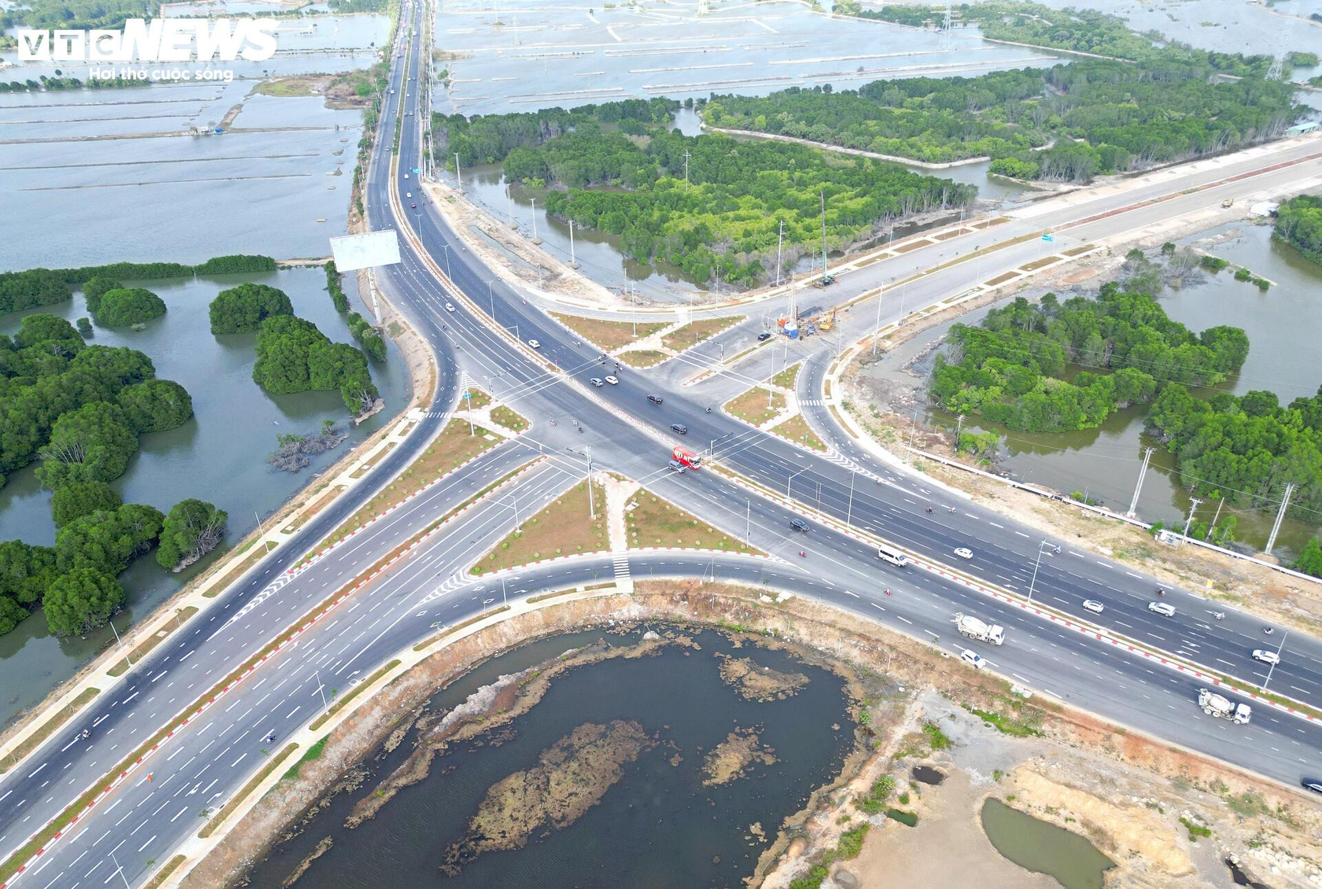 Tấp nập thi công đường ven biển 7.000 tỷ nối TP.HCM - Lâm Đồng - 3