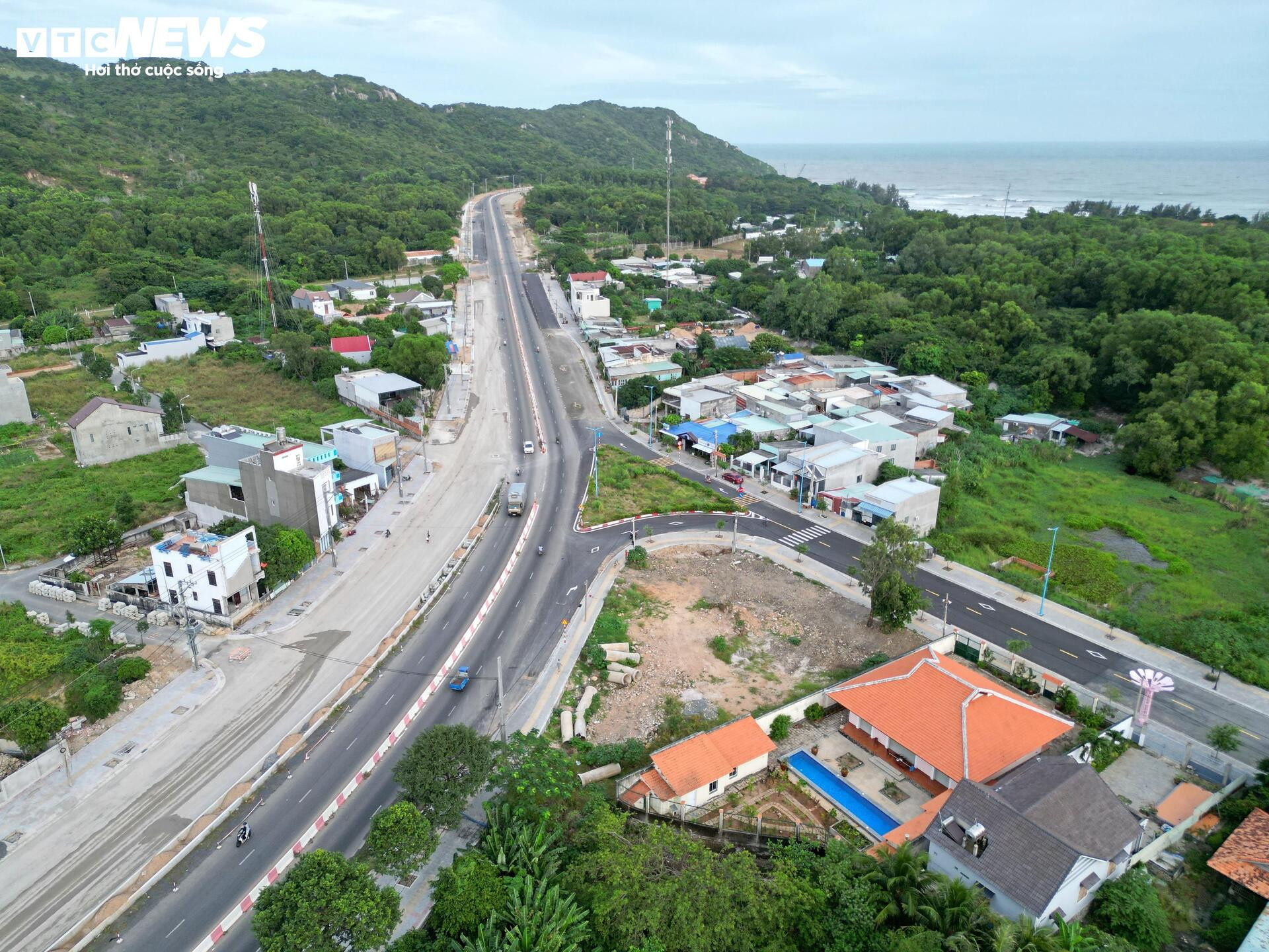 Tấp nập thi công đường ven biển 7.000 tỷ nối TP.HCM - Lâm Đồng - 2