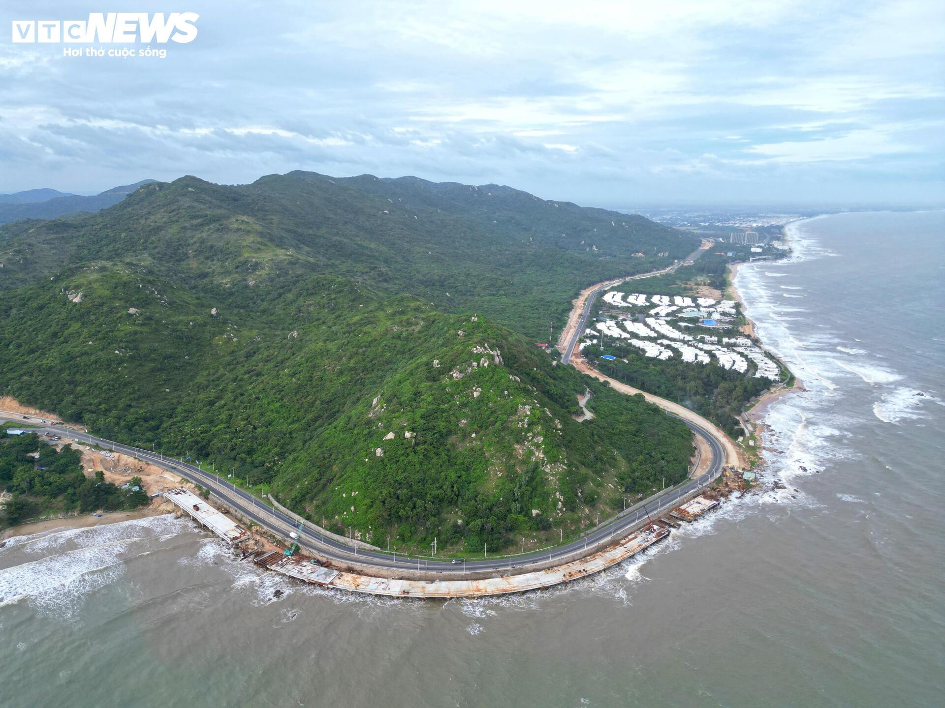 Tấp nập thi công đường ven biển 7.000 tỷ nối TP.HCM - Lâm Đồng - 1