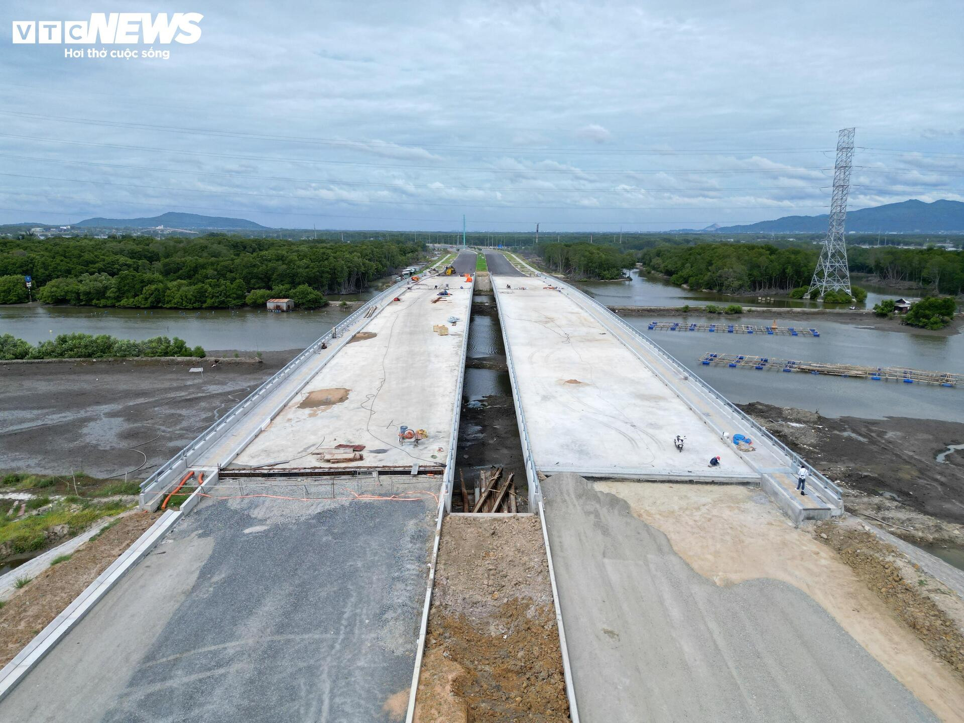 Tấp nập thi công đường ven biển 7.000 tỷ nối TP.HCM - Lâm Đồng - 4
