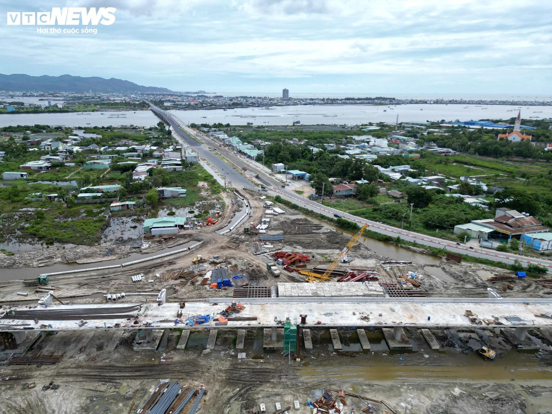 Tấp nập thi công đường ven biển 7.000 tỷ nối TP.HCM - Lâm Đồng - 9