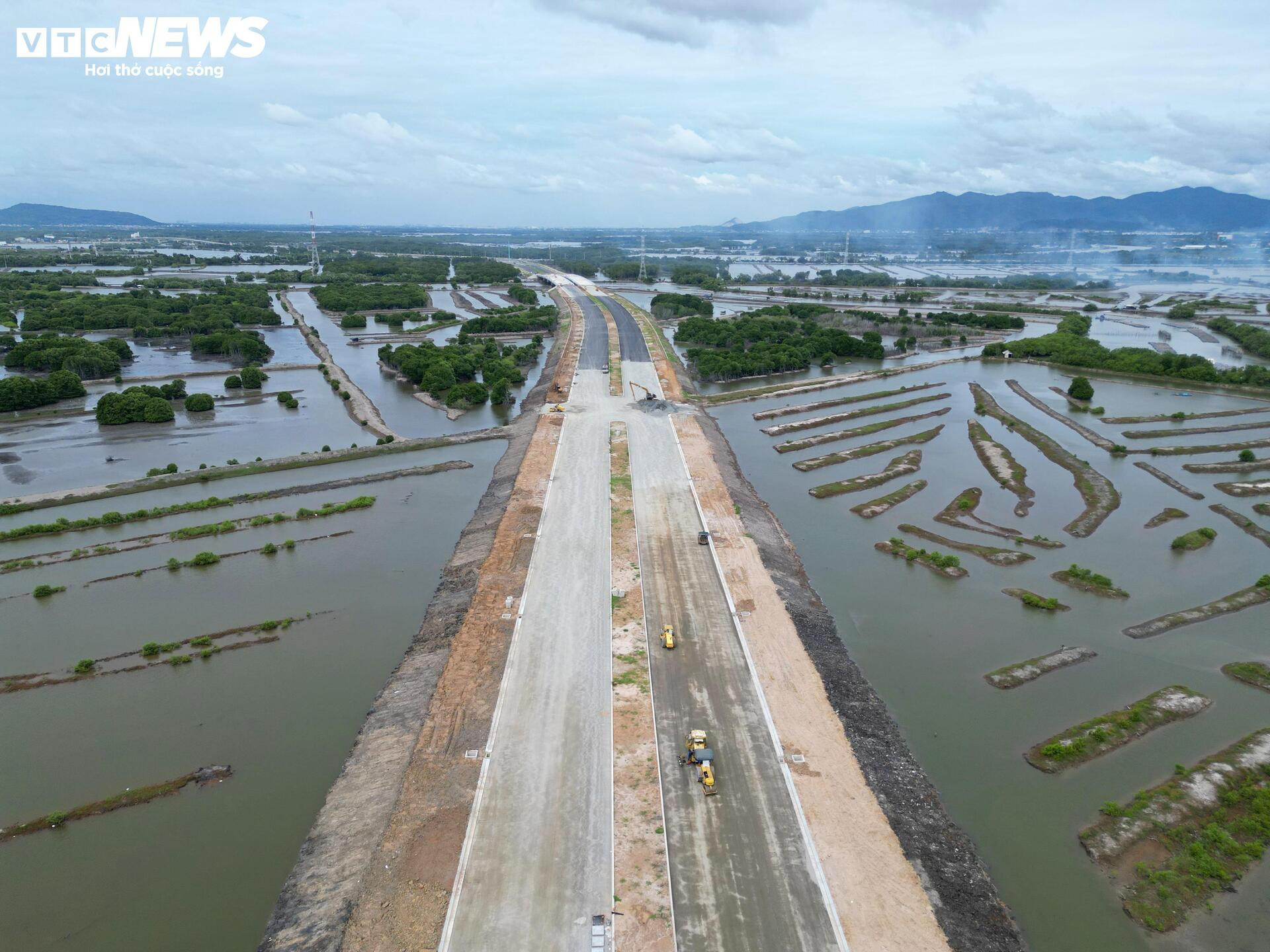 Tấp nập thi công đường ven biển 7.000 tỷ nối TP.HCM - Lâm Đồng - 8