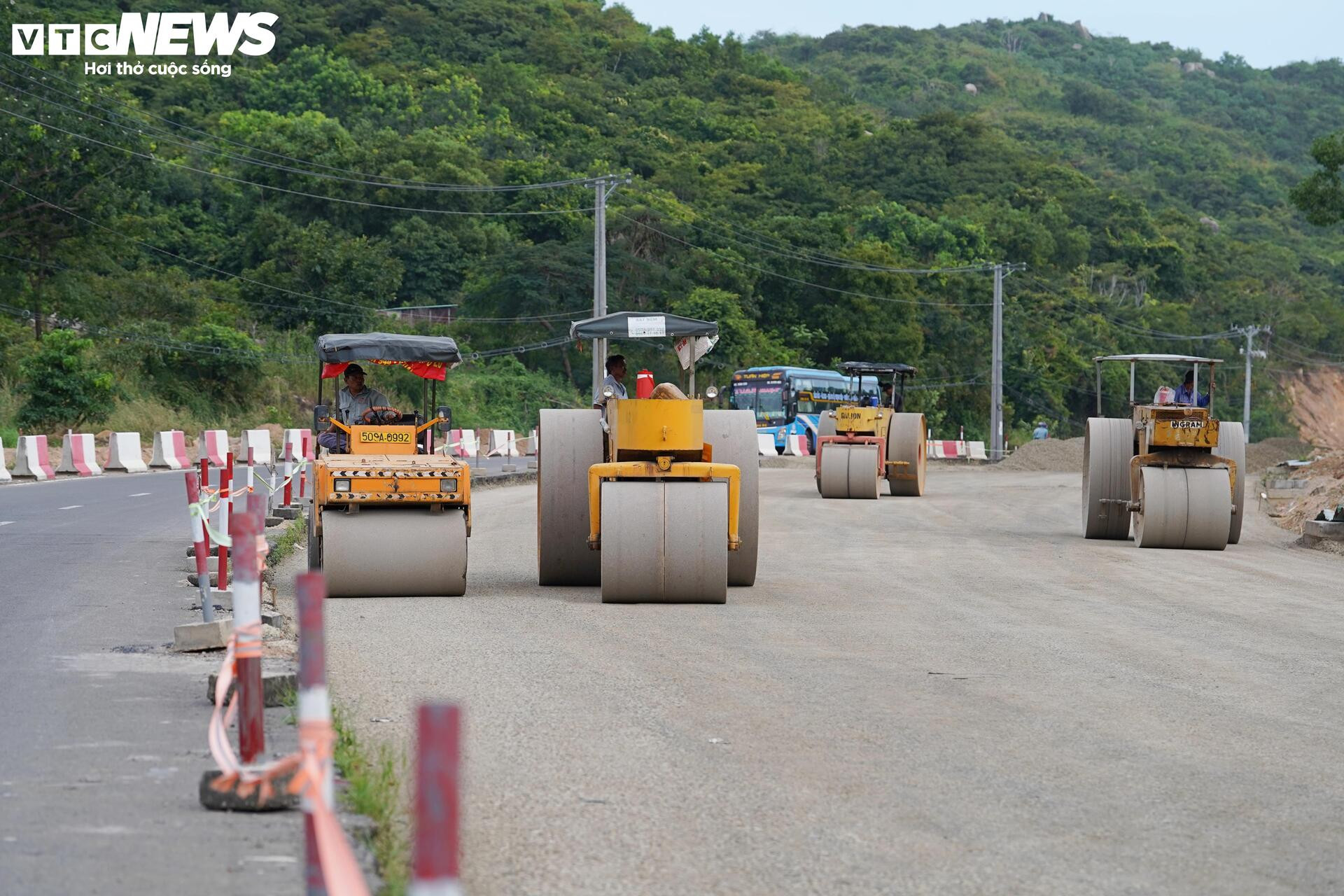 Tấp nập thi công đường ven biển 7.000 tỷ nối TP.HCM - Lâm Đồng - 15