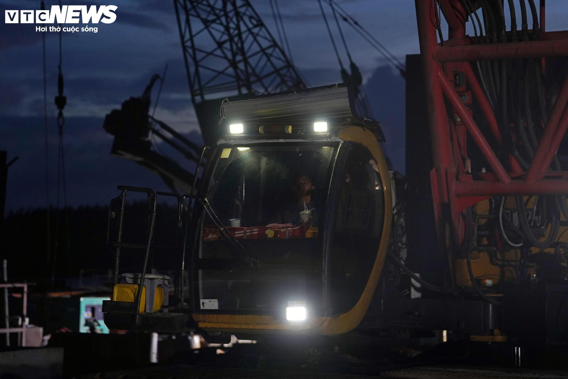 Výstavba mostu spojujícího Can Tho a Vinh Long - 4 noci