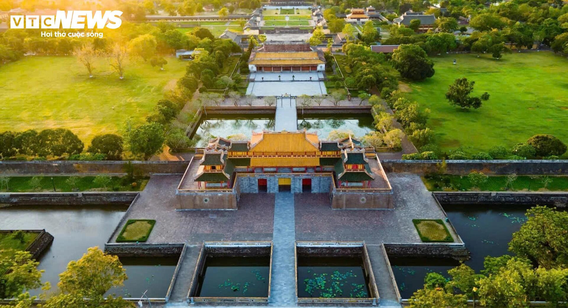 Cảnh hư hại trên Hoàng thành triều Nguyễn sau đợt mưa lũ lịch sử - 1