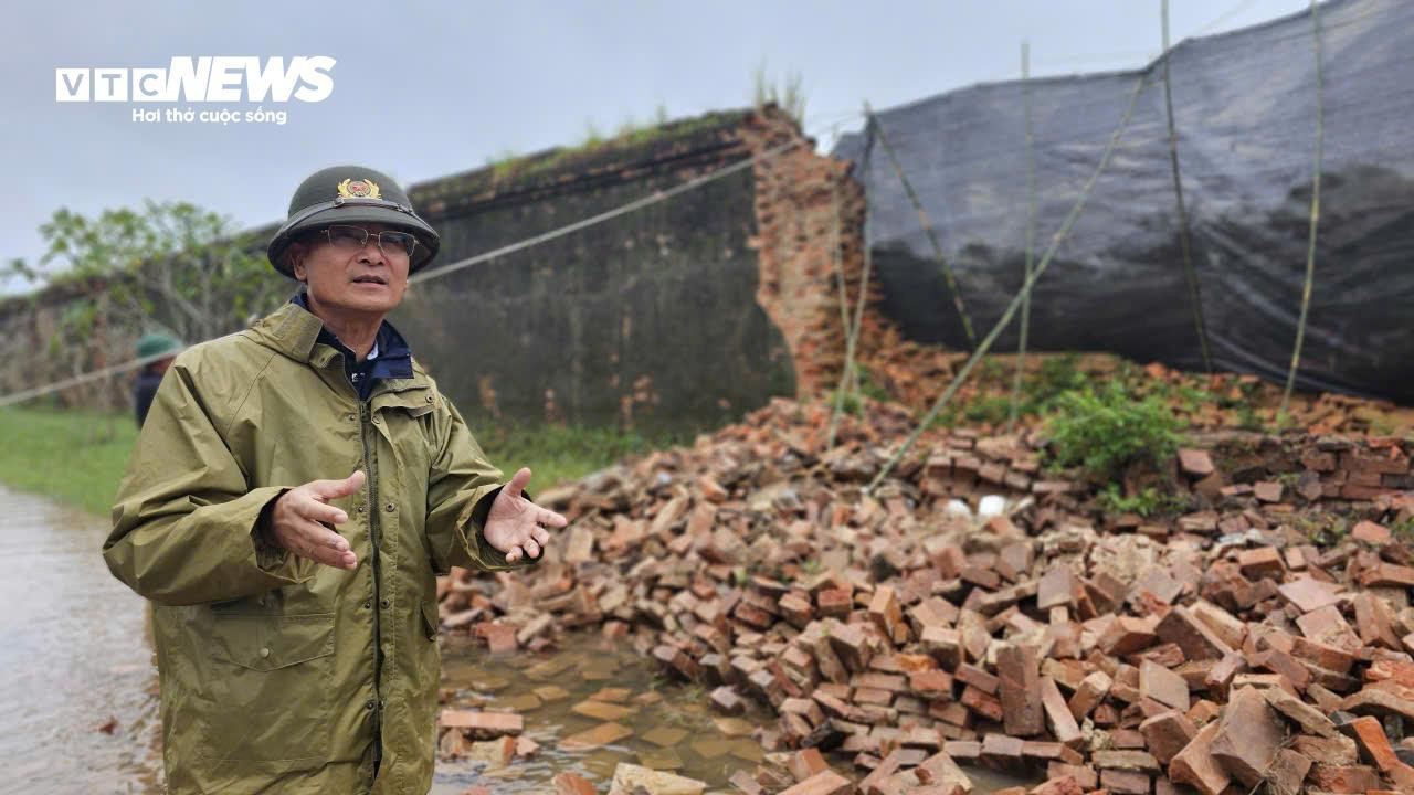 Cảnh hư hại trên Hoàng thành triều Nguyễn sau đợt mưa lũ lịch sử - 3