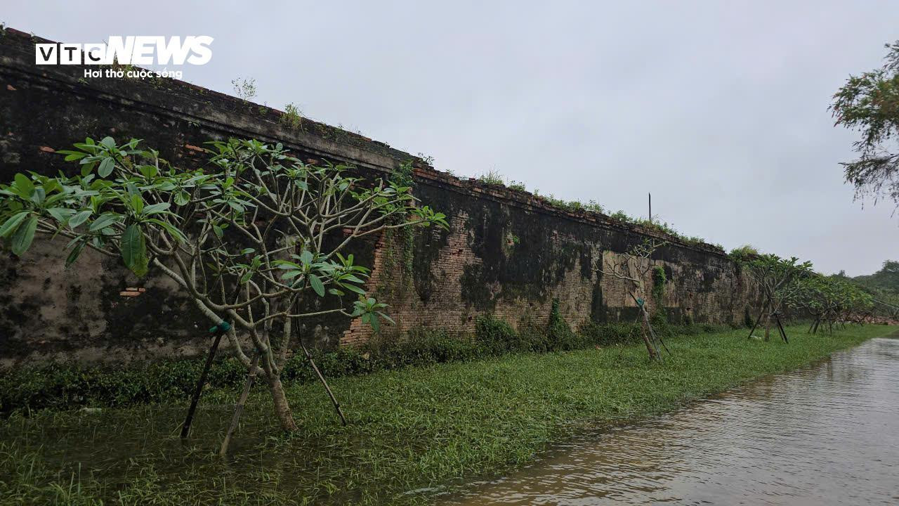 Cảnh hư hại trên Hoàng thành triều Nguyễn sau đợt mưa lũ lịch sử - 5