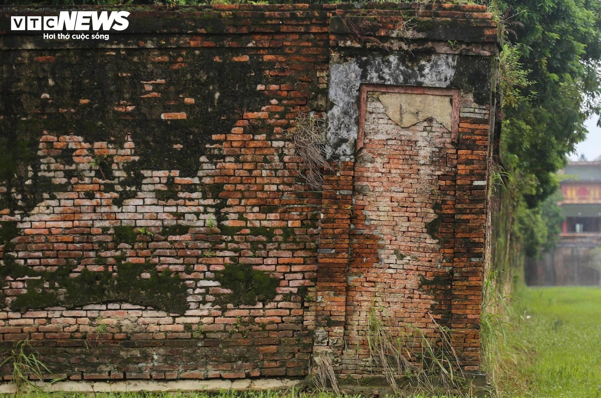 Cảnh hư hại trên Hoàng thành triều Nguyễn sau đợt mưa lũ lịch sử - 7