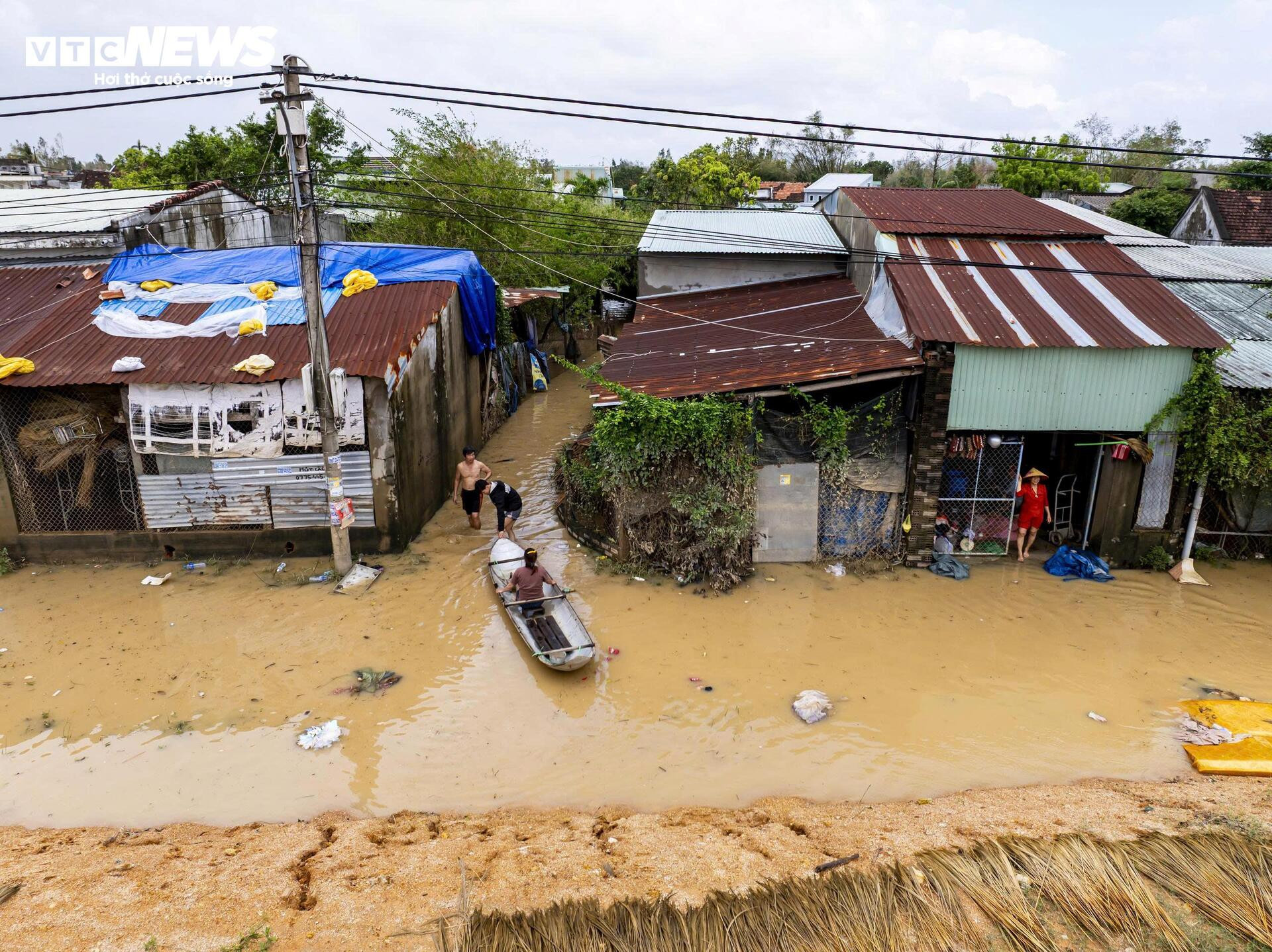Toàn cảnh phía Đông Gia Lai ngập cục bộ trở lại do mưa lớn trong đêm - 4