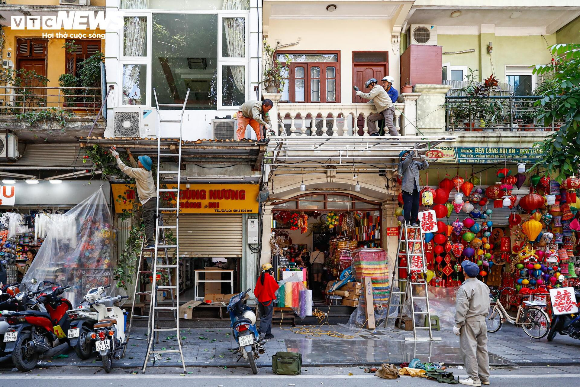 Phố trung tâm Hà Nội ‘lột xác’ sau ngày ra quân dỡ mái che, dọn dẹp vỉa hè - 2