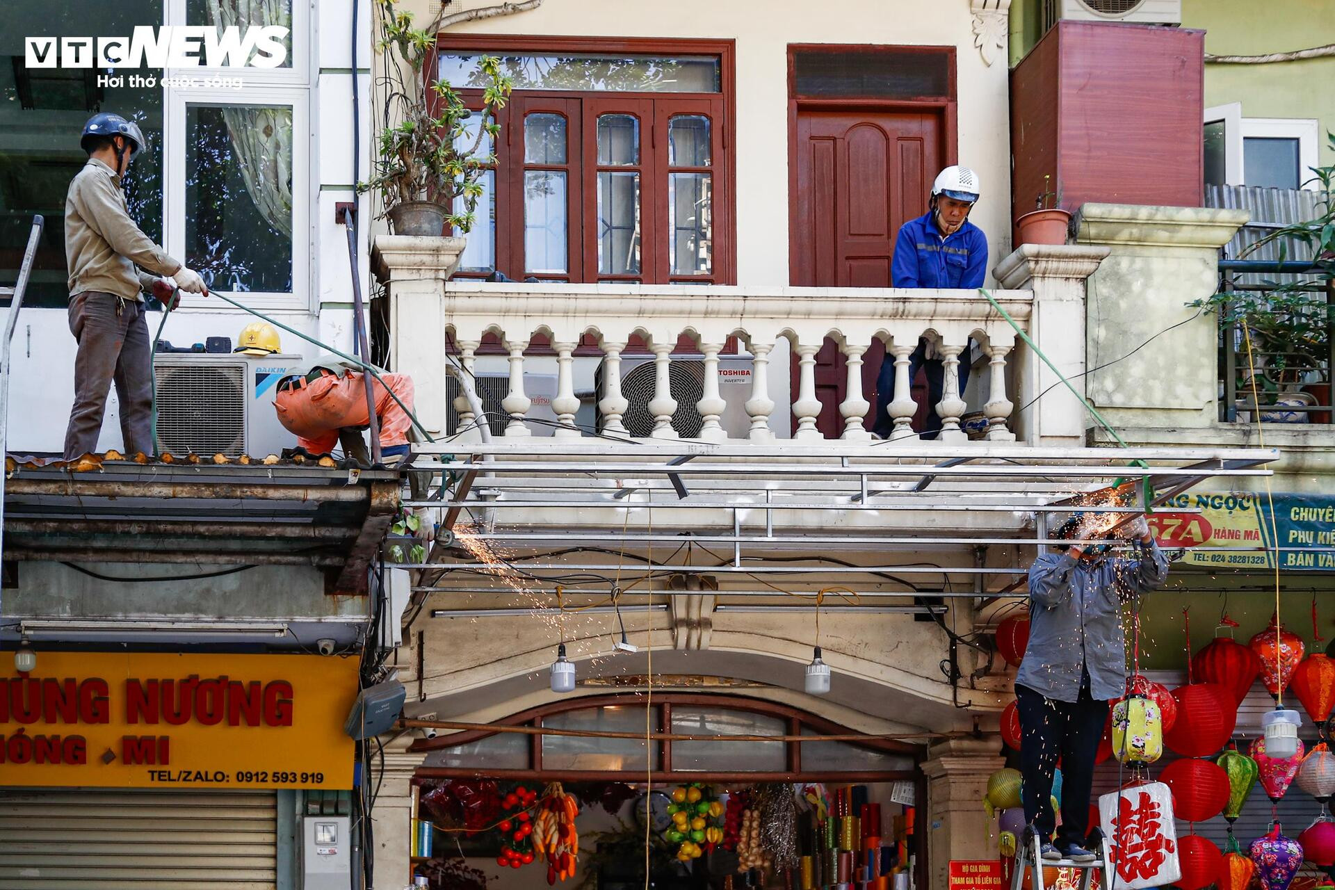 Phố trung tâm Hà Nội ‘lột xác’ sau ngày ra quân dỡ mái che, dọn dẹp vỉa hè - 5