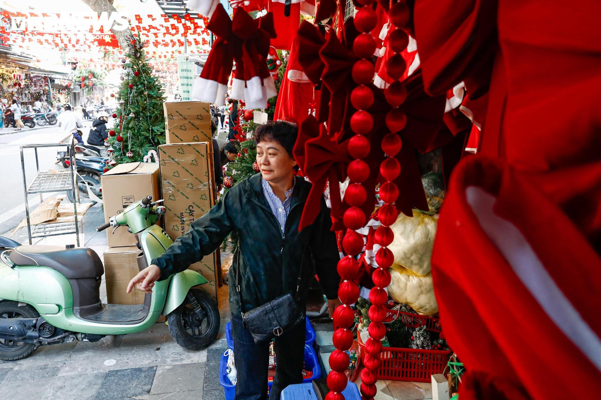 Phố trung tâm Hà Nội ‘lột xác’ sau ngày ra quân dỡ mái che, dọn dẹp vỉa hè - 16