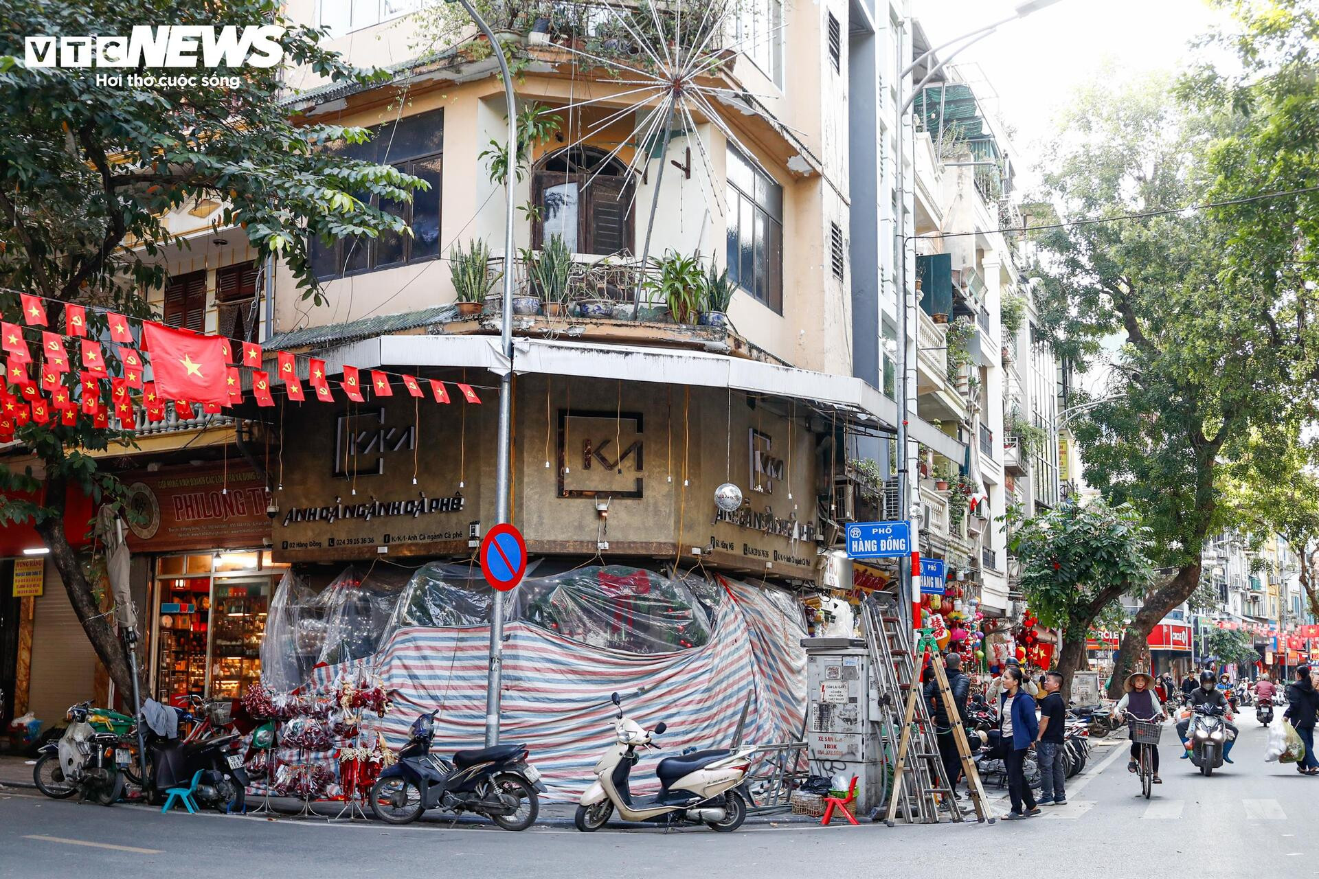 Phố trung tâm Hà Nội ‘lột xác’ sau ngày ra quân dỡ mái che, dọn dẹp vỉa hè - 7