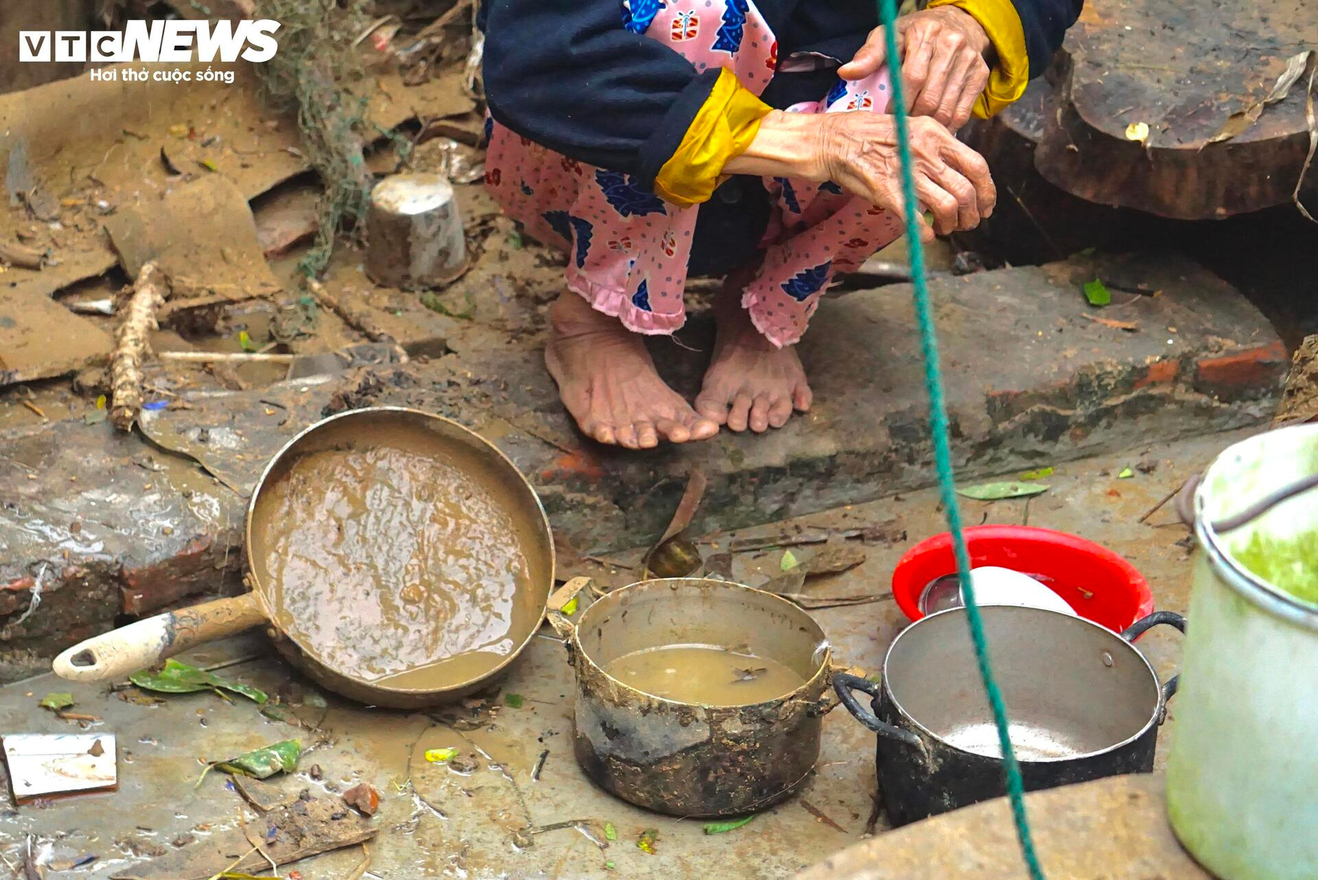 'Rốn lũ' Hoà Thịnh 6 ngày sau 'đại hồng thuỷ': Hoang tàn và trĩu nặng lo âu - 7