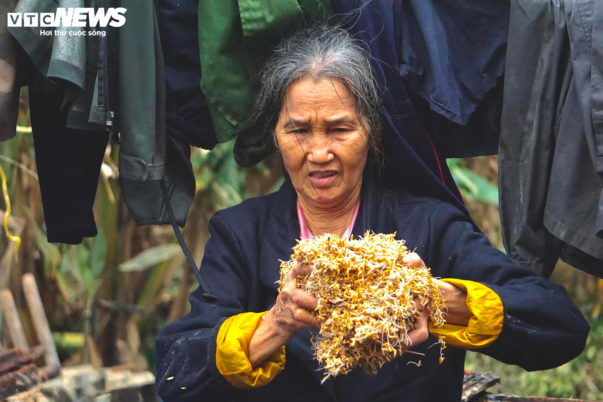 'Rốn lũ' Hoà Thịnh 6 ngày sau 'đại hồng thuỷ': Hoang tàn và trĩu nặng lo âu - 8