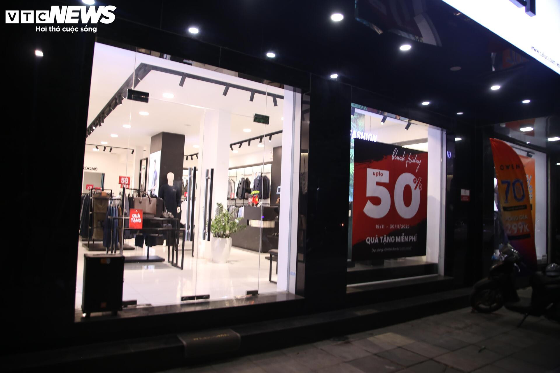 La liệt hàng giảm giá ngày Black Friday, khách vẫn èo uột - 9