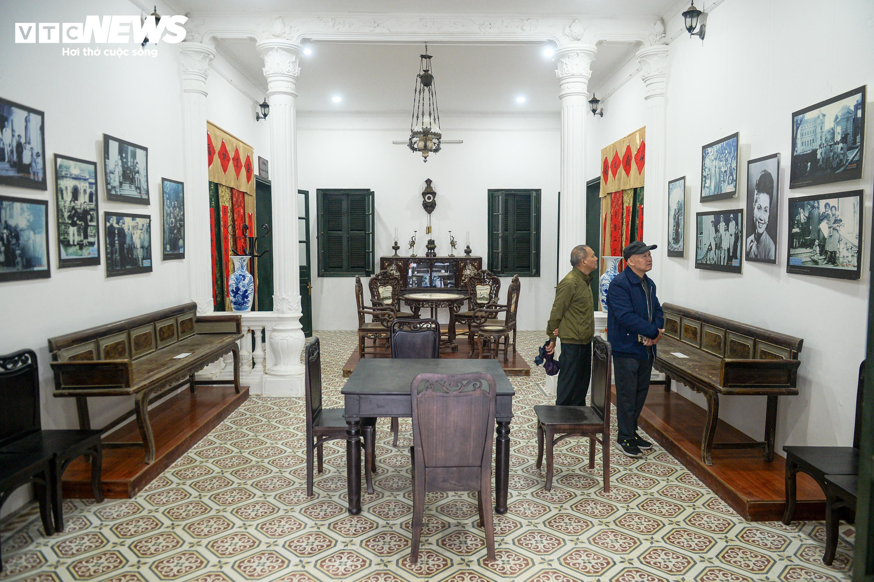 Dinh thự Vua Mèo khoác áo mới sau trùng tu, lộng lẫy giữa cao nguyên trắng - 7