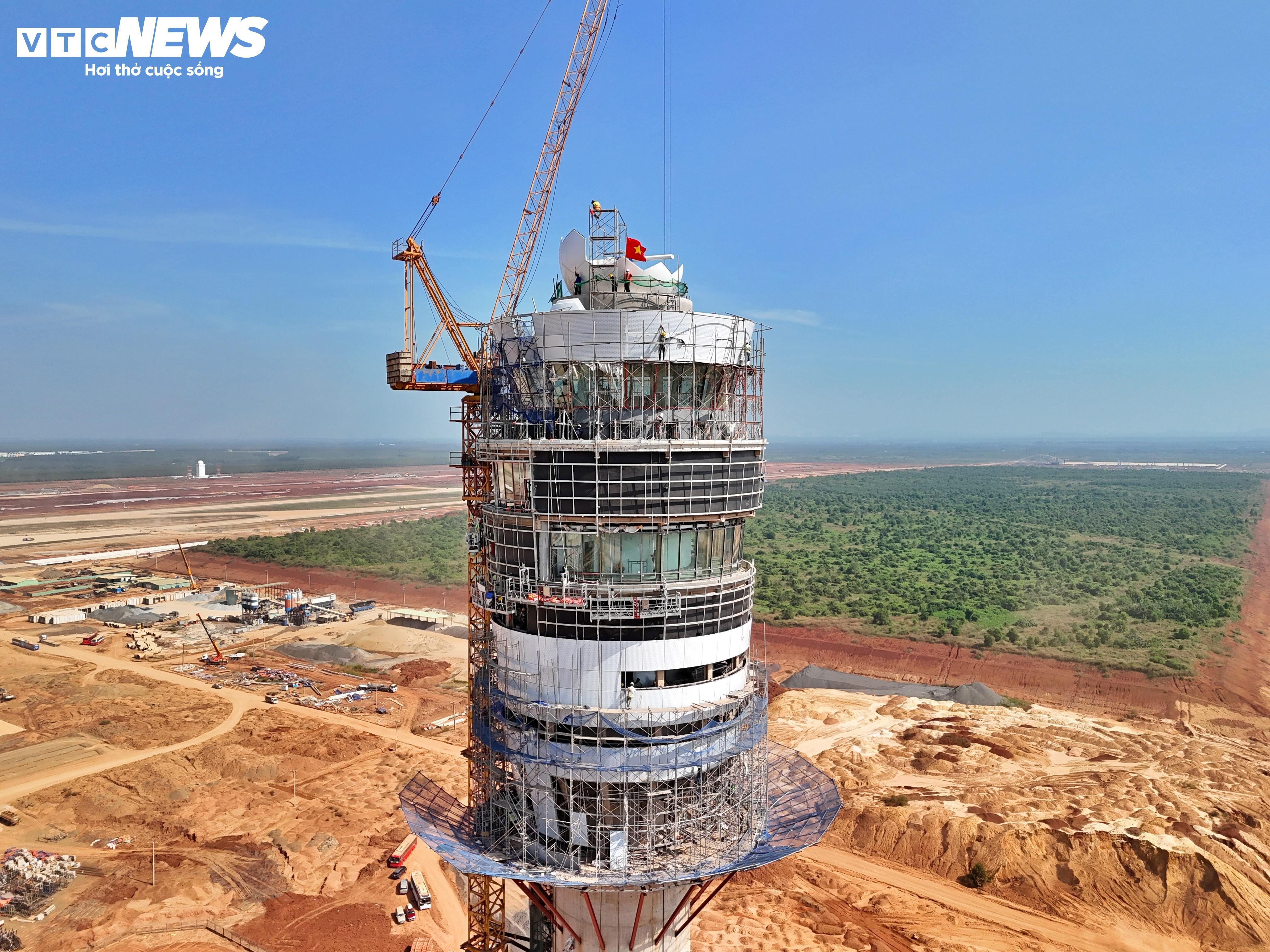 Cận cảnh 'búp sen thép' 3.500 tỷ đồng ở sân bay Long Thành đang tăng tốc về đích - 3