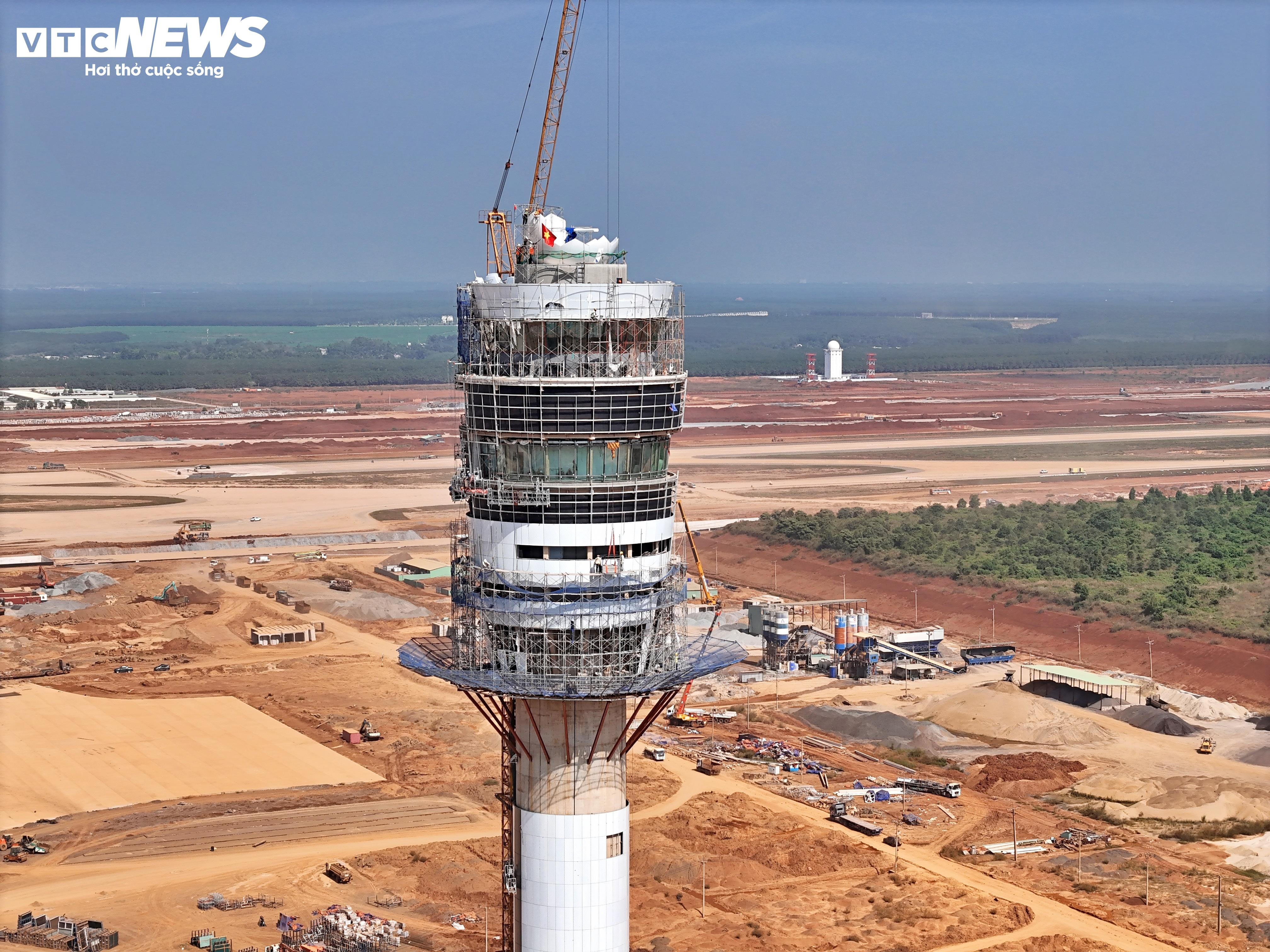 Cận cảnh 'búp sen thép' 3.500 tỷ đồng ở sân bay Long Thành đang tăng tốc về đích - 2