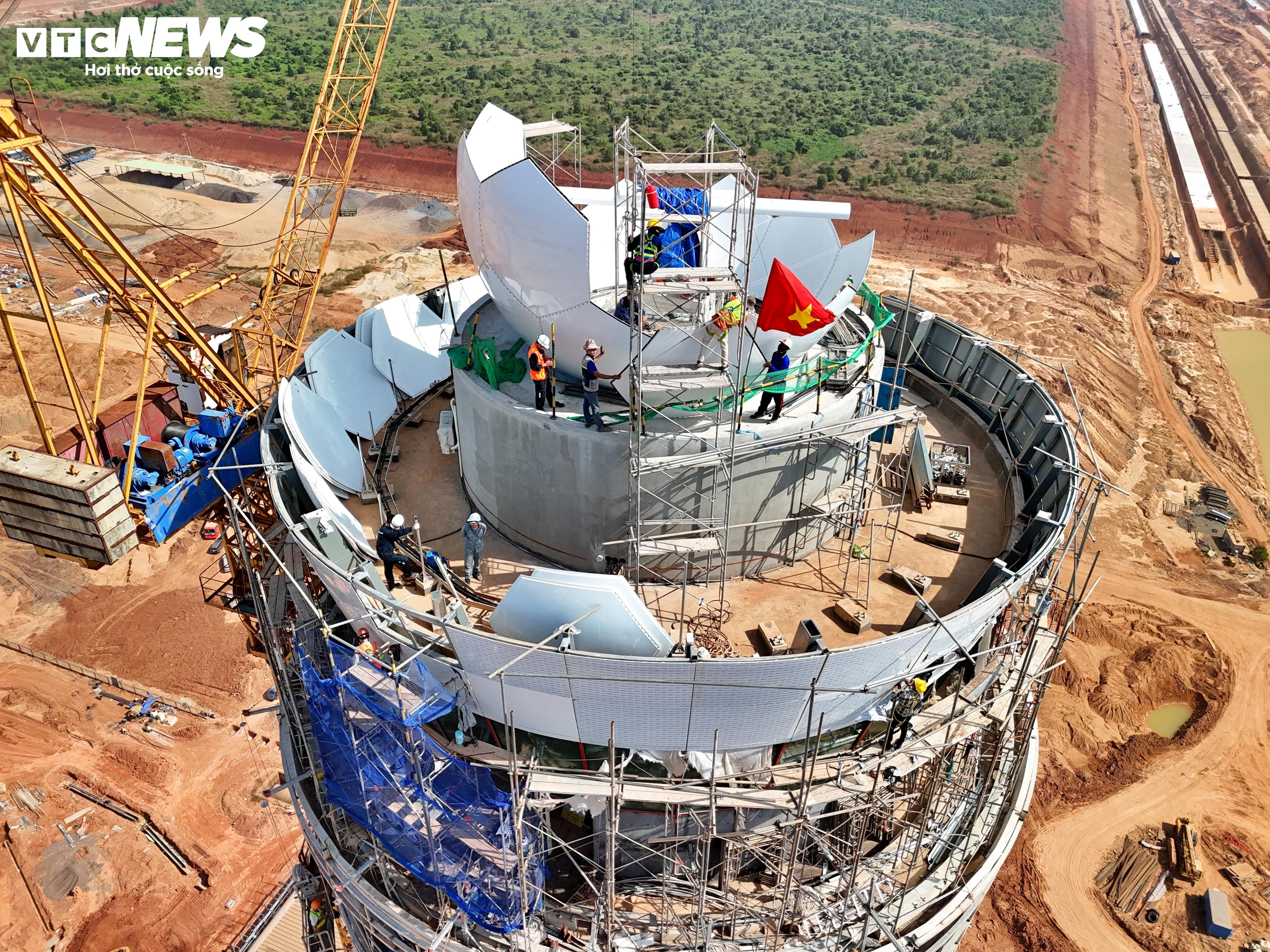 Cận cảnh 'búp sen thép' 3.500 tỷ đồng ở sân bay Long Thành đang tăng tốc về đích - 4