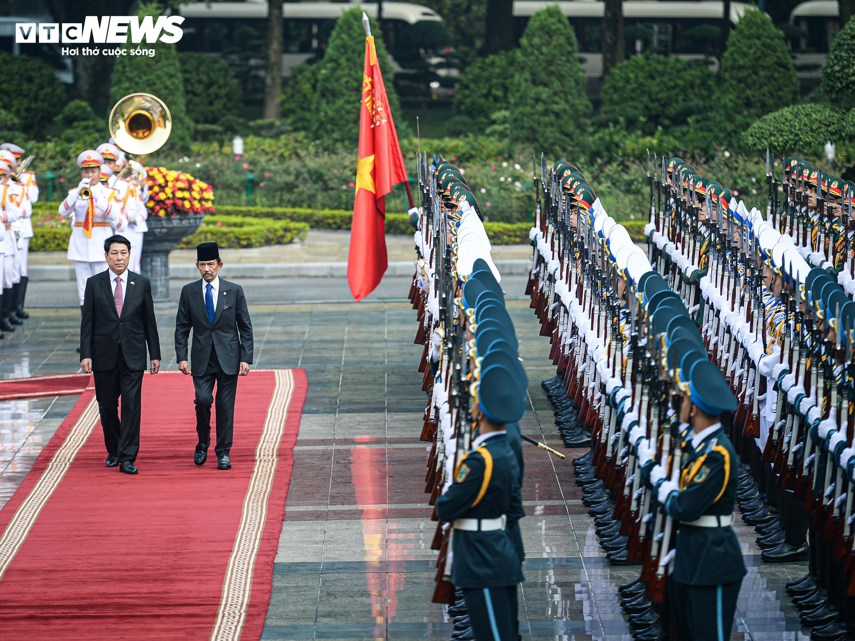 Chủ tịch nước Lương Cường chủ trì lễ đón Quốc vương Brunei - 6
