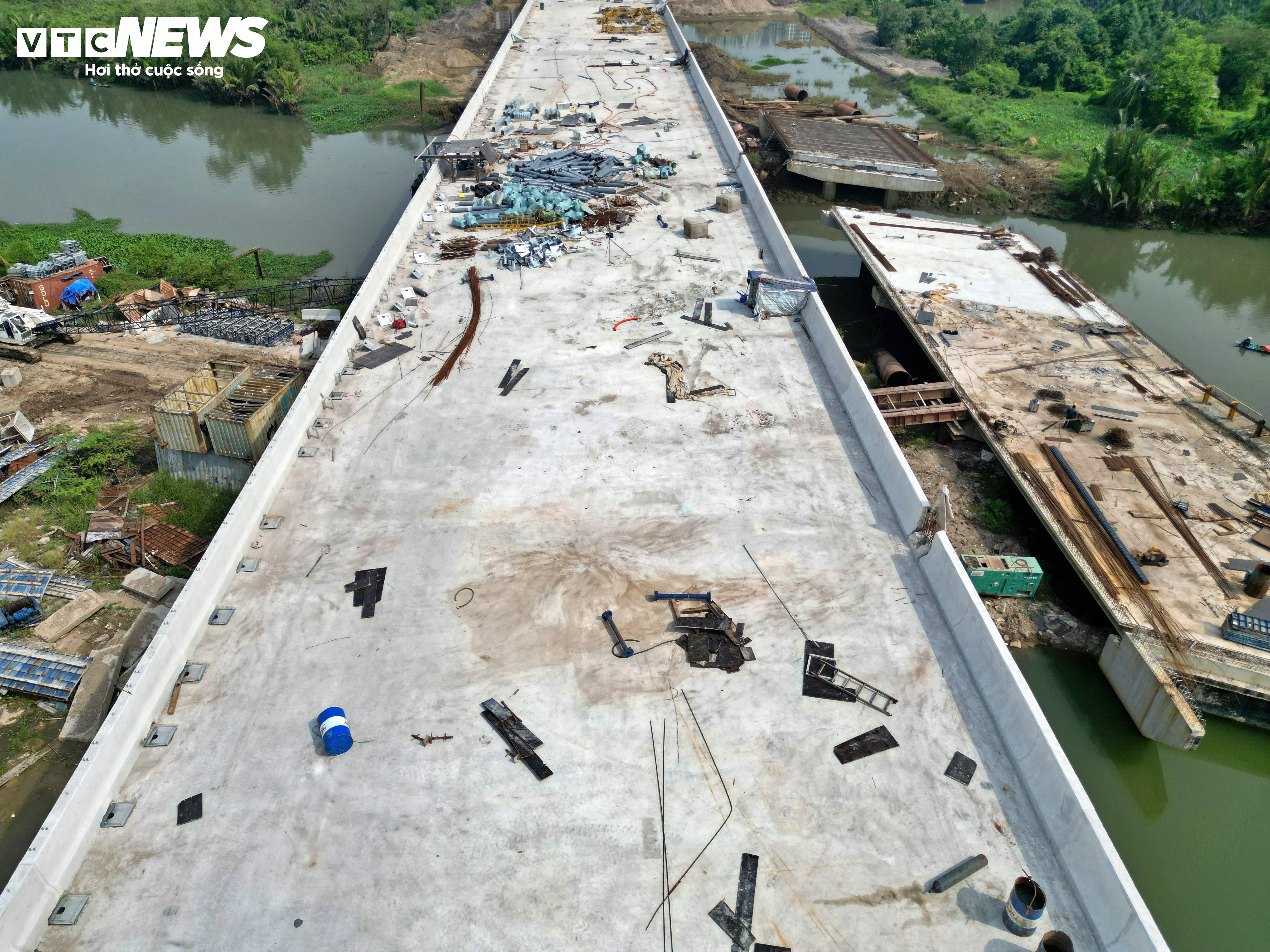Pemandangan Ring Road 3 dari atas ke atas kawasan bandar di Ho Chi Minh City sebelum dibuka kepada lalu lintas - 9