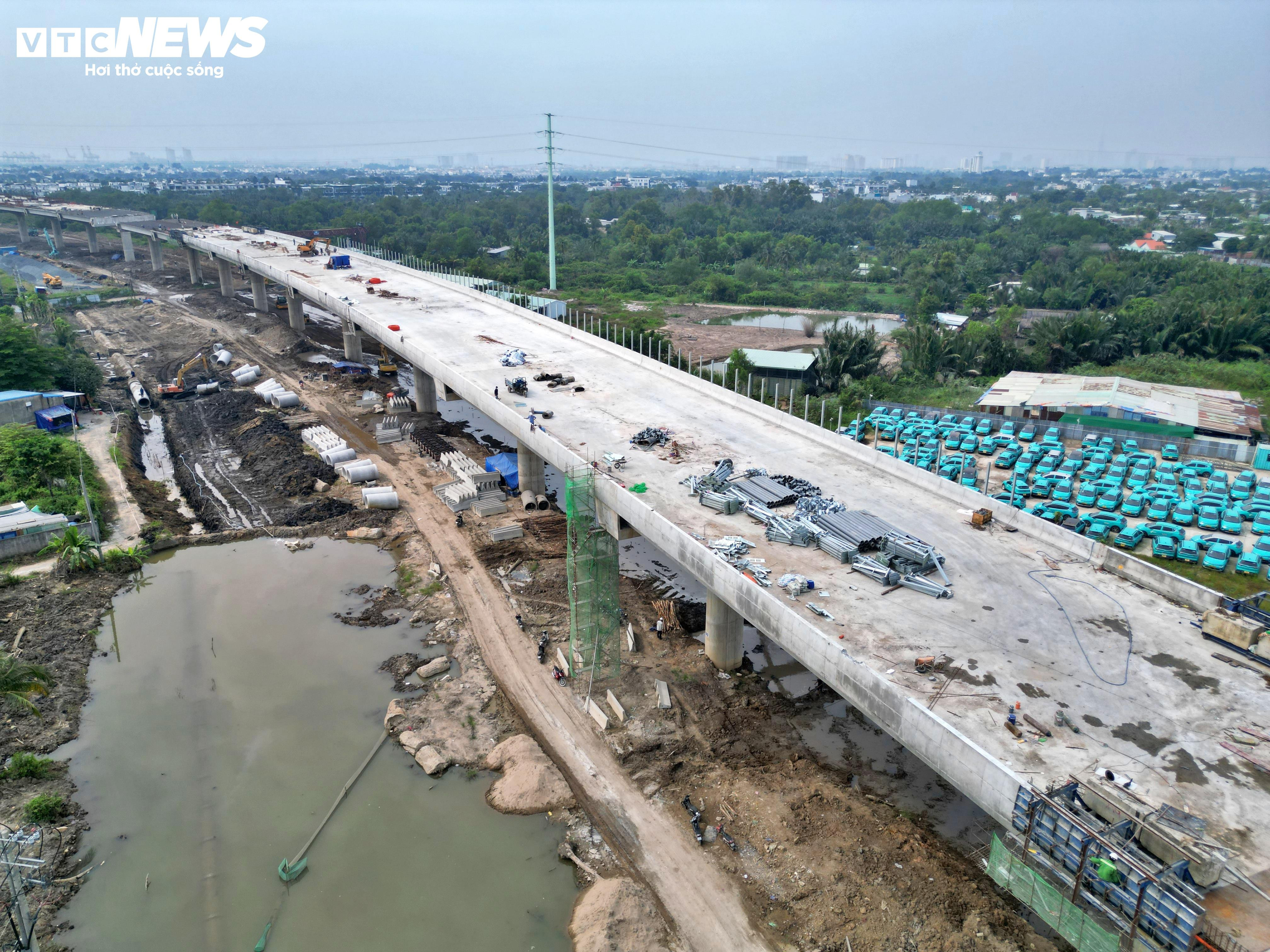 Pemandangan Ring Road 3 dari atas ke atas kawasan bandar di Ho Chi Minh City sebelum dibuka kepada lalu lintas - 7