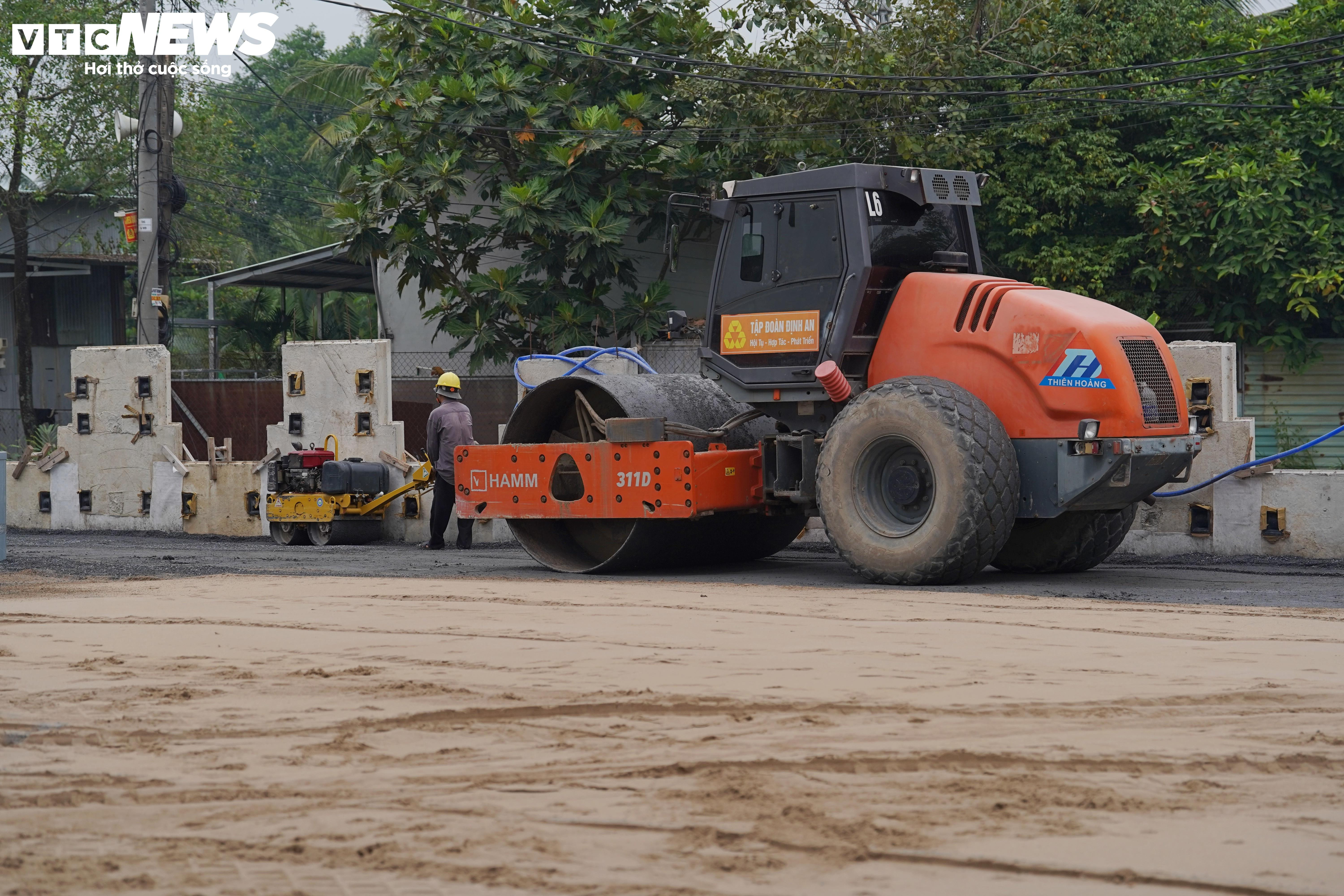 Pemandangan Ring Road 3 dari atas merentasi kawasan bandar di Ho Chi Minh City sebelum dibuka kepada lalu lintas - 8