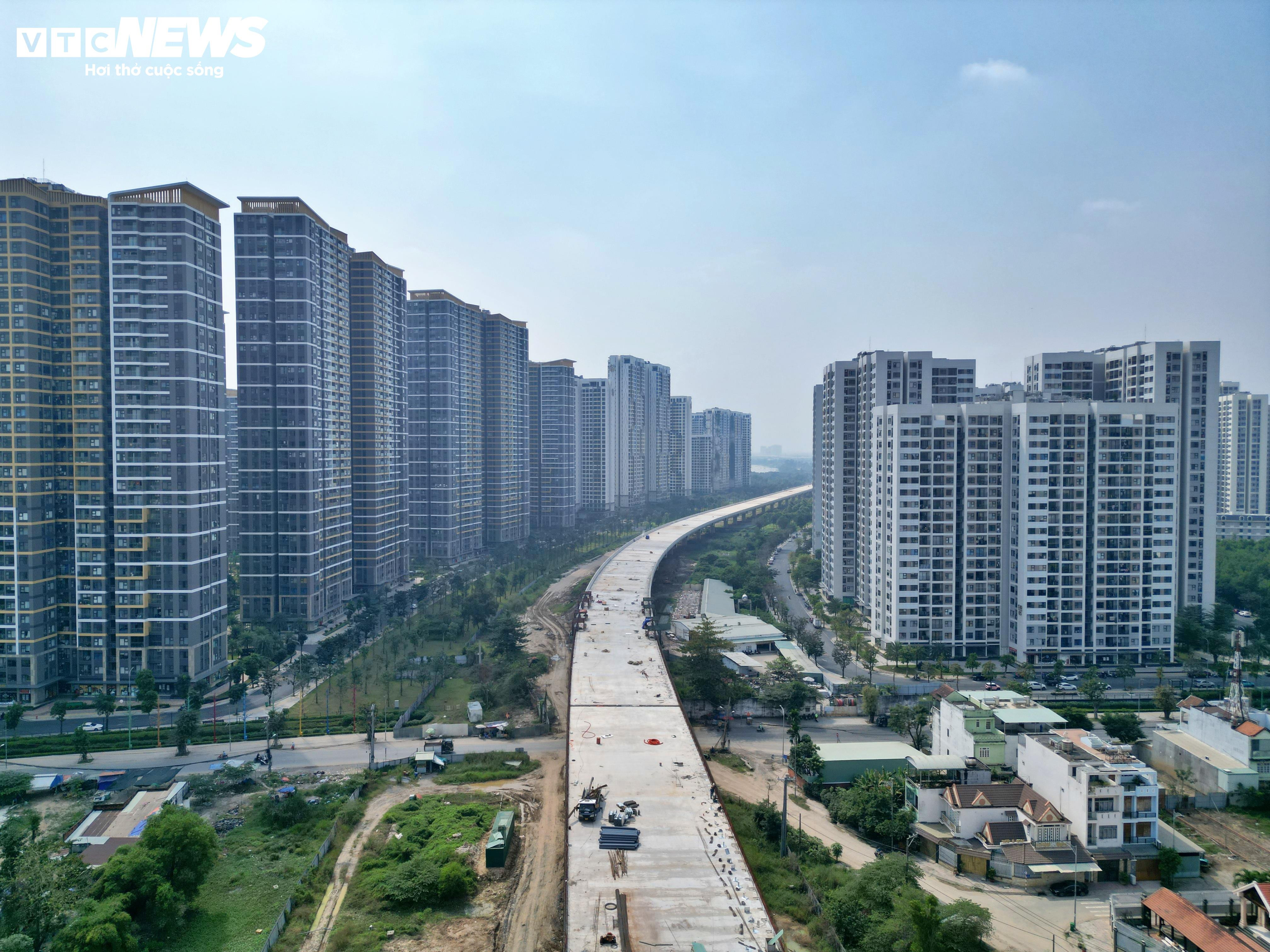Pemandangan Jalan Lingkaran 3 dari atas ke kawasan bandar di Ho Chi Minh City sebelum dibuka kepada lalu lintas - 1