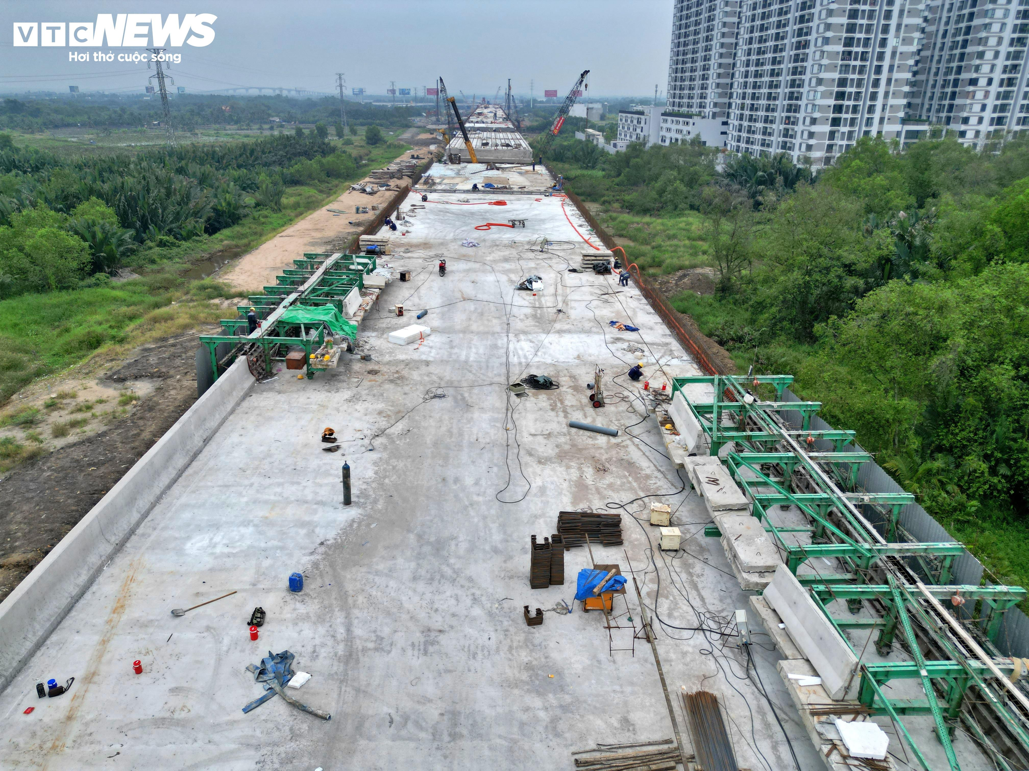 Pemandangan Ring Road 3 dari atas ke atas kawasan bandar di Ho Chi Minh City sebelum dibuka kepada lalu lintas - 11