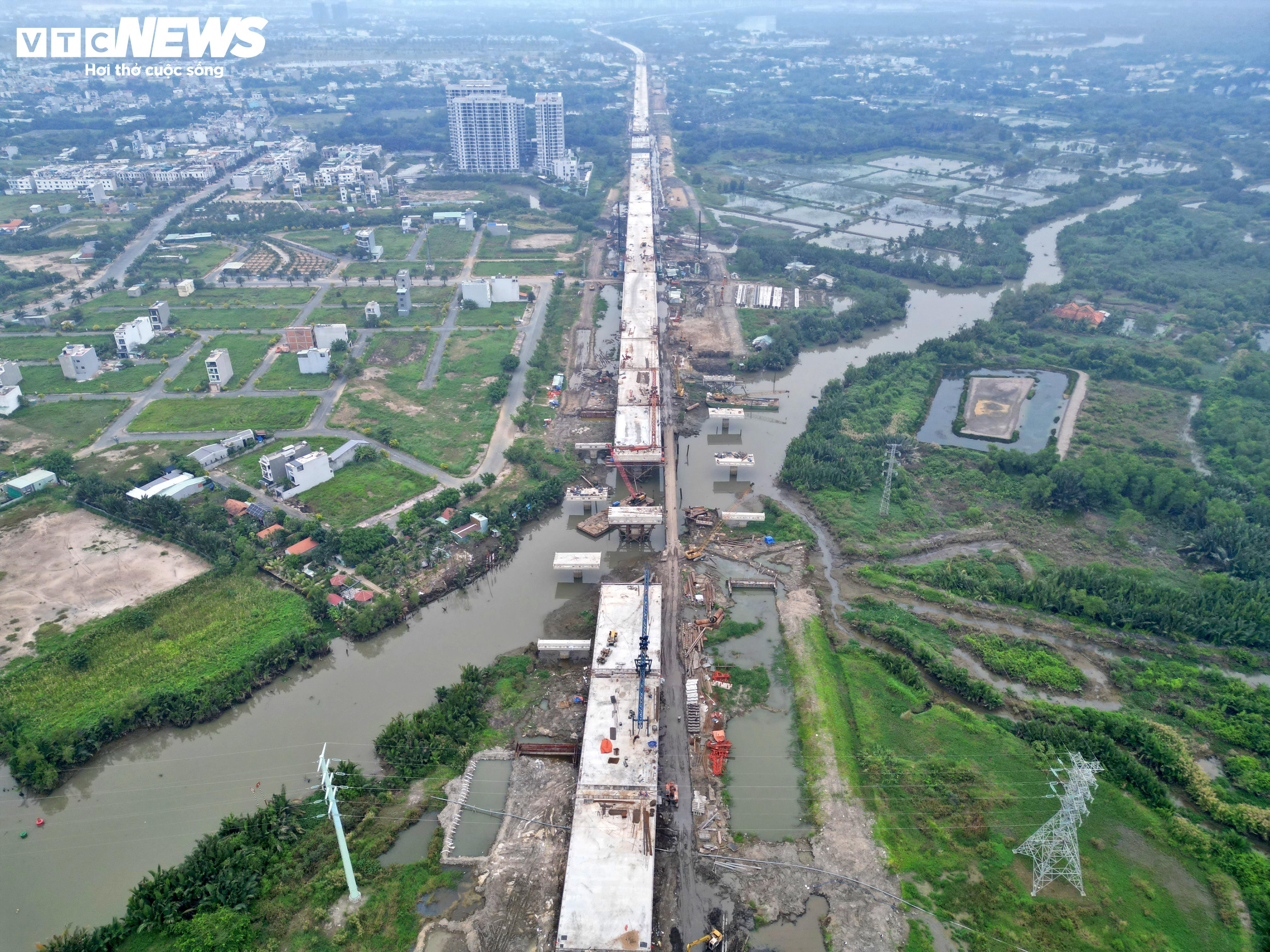 Pemandangan Ring Road 3 dari atas ke atas kawasan bandar di Ho Chi Minh City sebelum dibuka kepada lalu lintas - 10