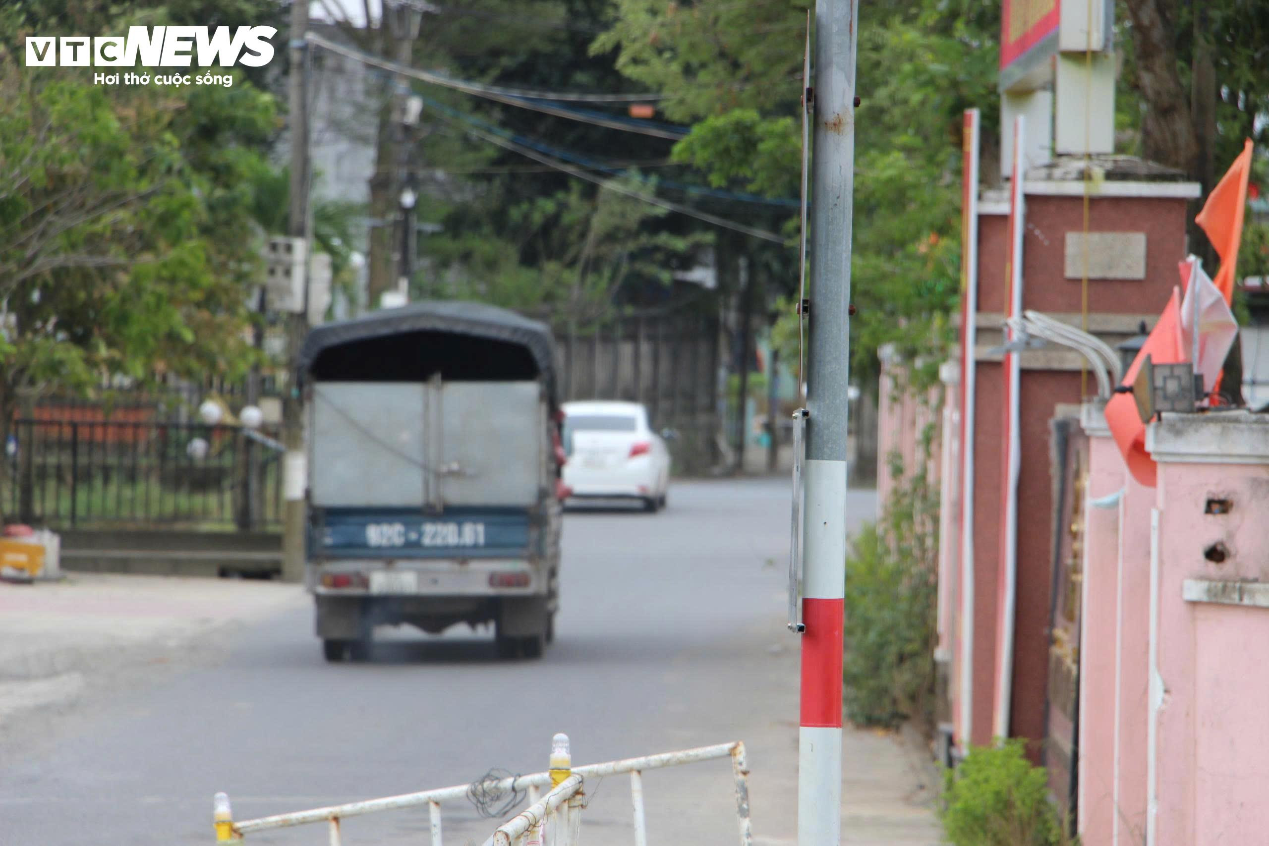 Ô tô ùn ùn né trạm thu phí, 'đại náo' các khu dân cư ở Đà Nẵng - 11