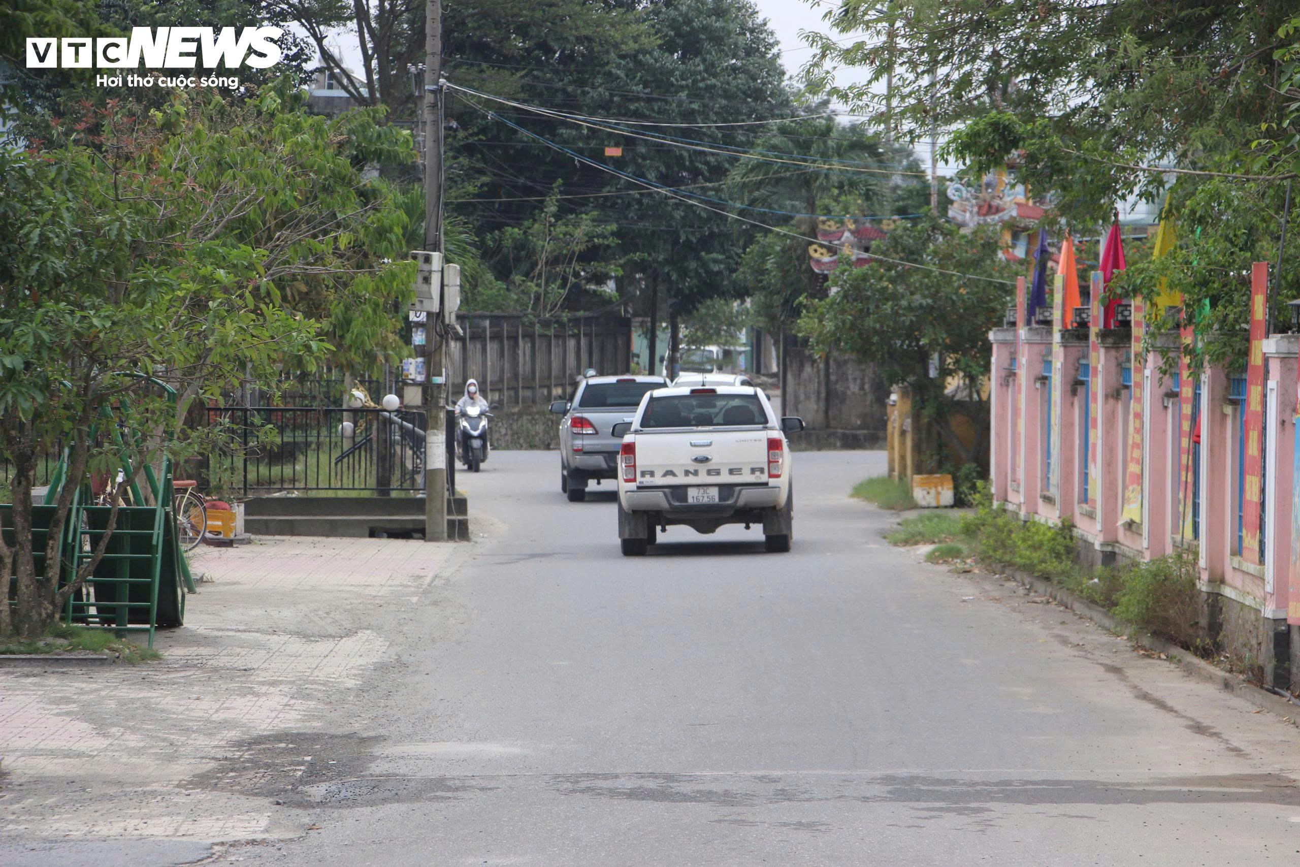 Ô tô ùn ùn né trạm thu phí, 'đại náo' các khu dân cư ở Đà Nẵng - 4