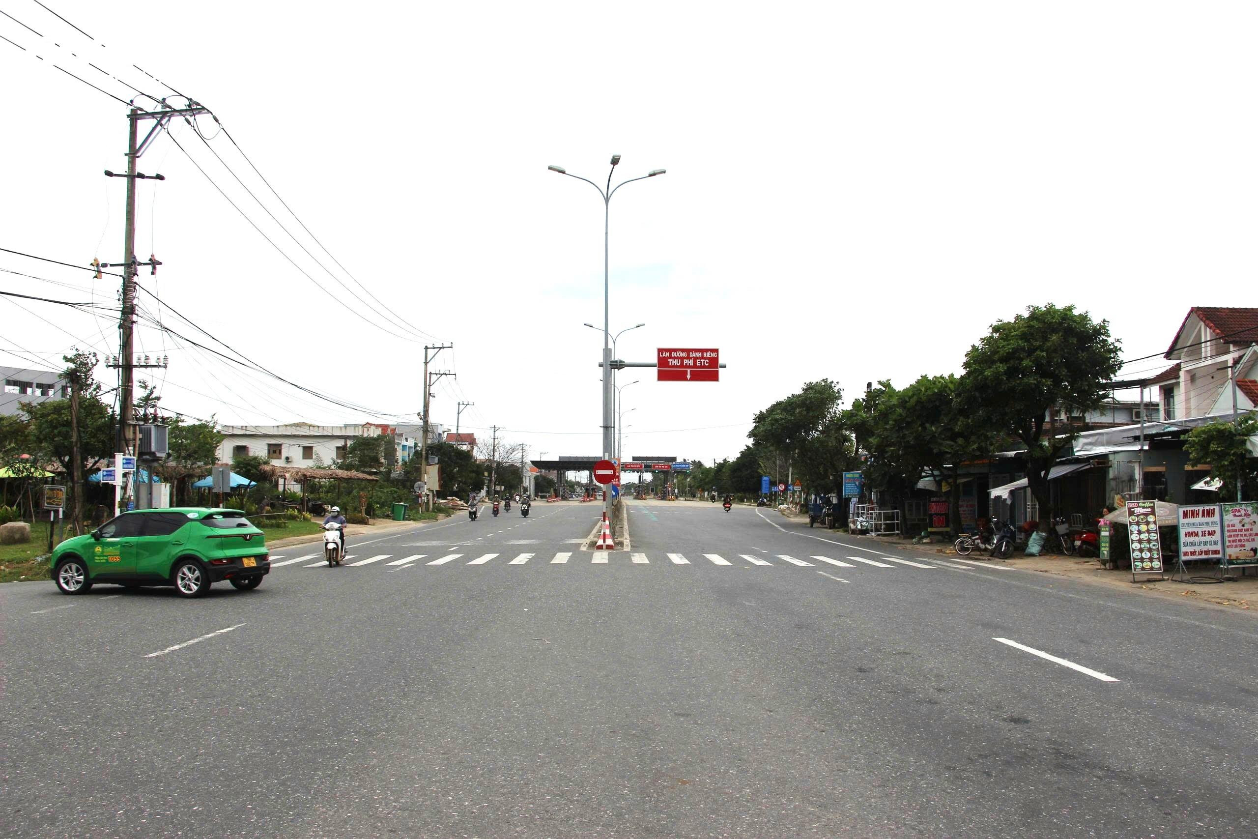 Ô tô ùn ùn né trạm thu phí, 'đại náo' các khu dân cư ở Đà Nẵng - 1