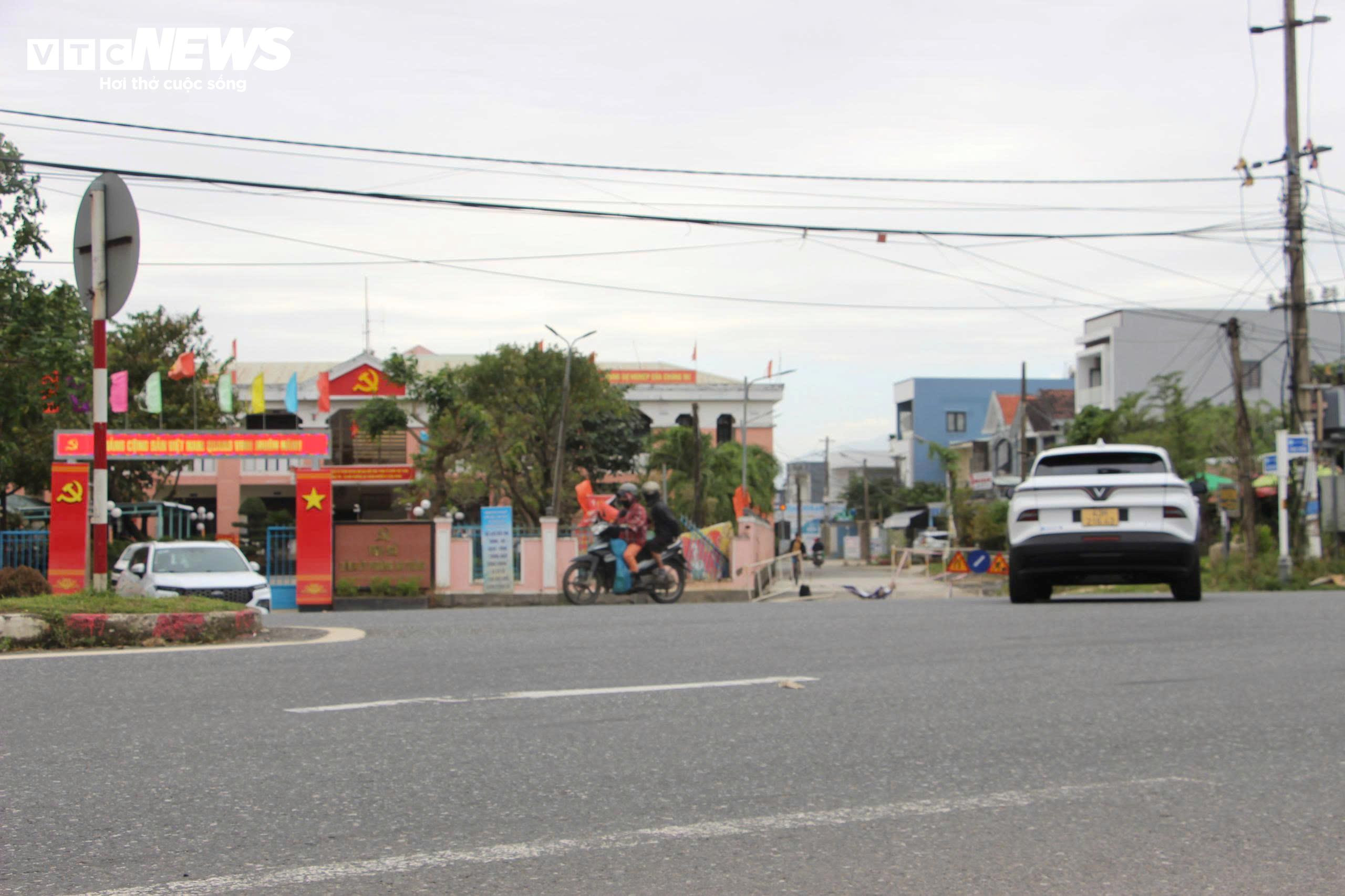 Ô tô ùn ùn né trạm thu phí, 'đại náo' các khu dân cư ở Đà Nẵng - 9