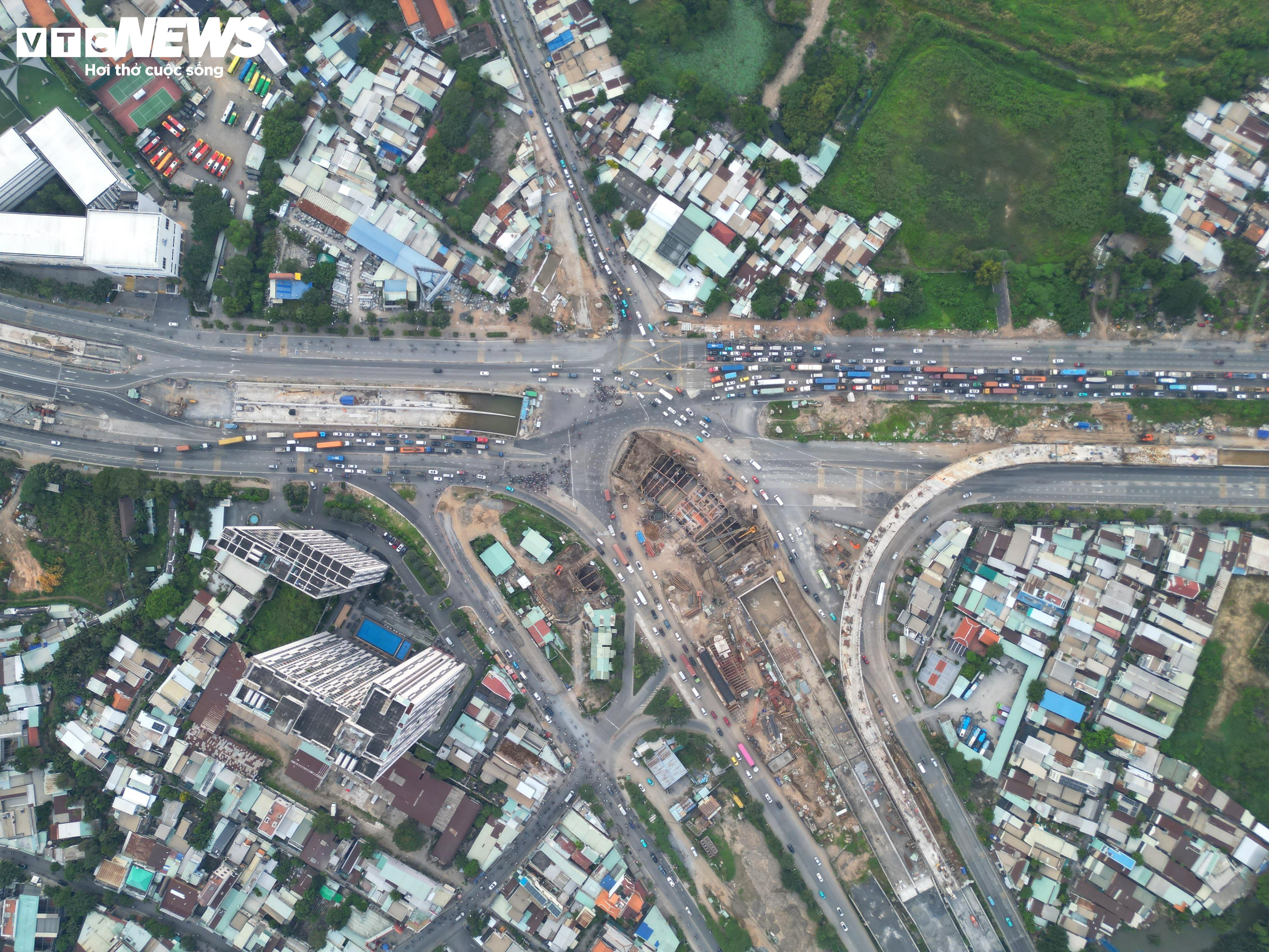 Etter å ha blitt gjentatte ganger «plystret» for langsom fremdrift, hvordan er det med krysset til 3400 milliarder VND i Ho Chi Minh-byen nå? - 13