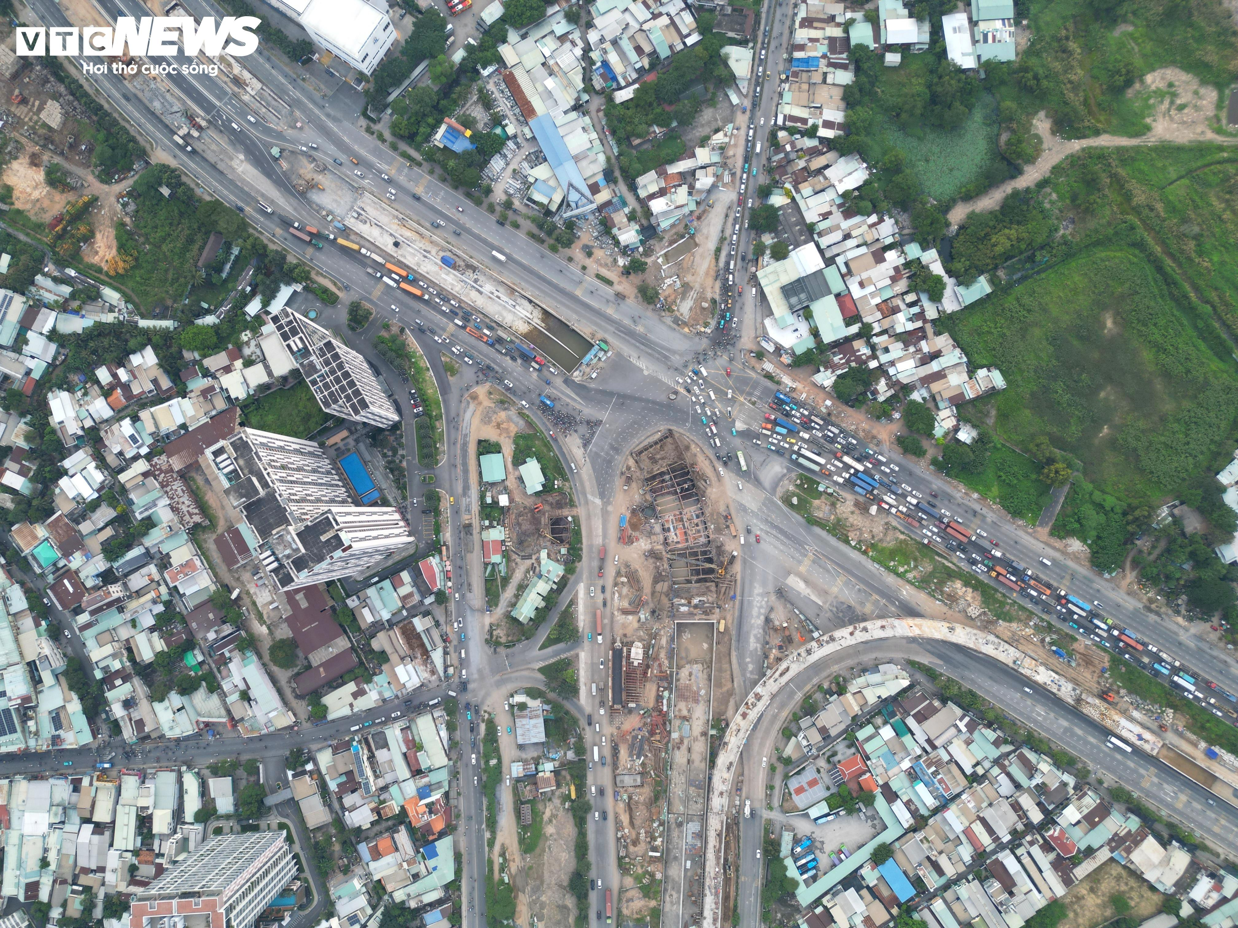 Etter å ha blitt gjentatte ganger «plystret» for langsom fremdrift, hvordan er det med krysset til 3400 milliarder VND i Ho Chi Minh-byen nå? - 1